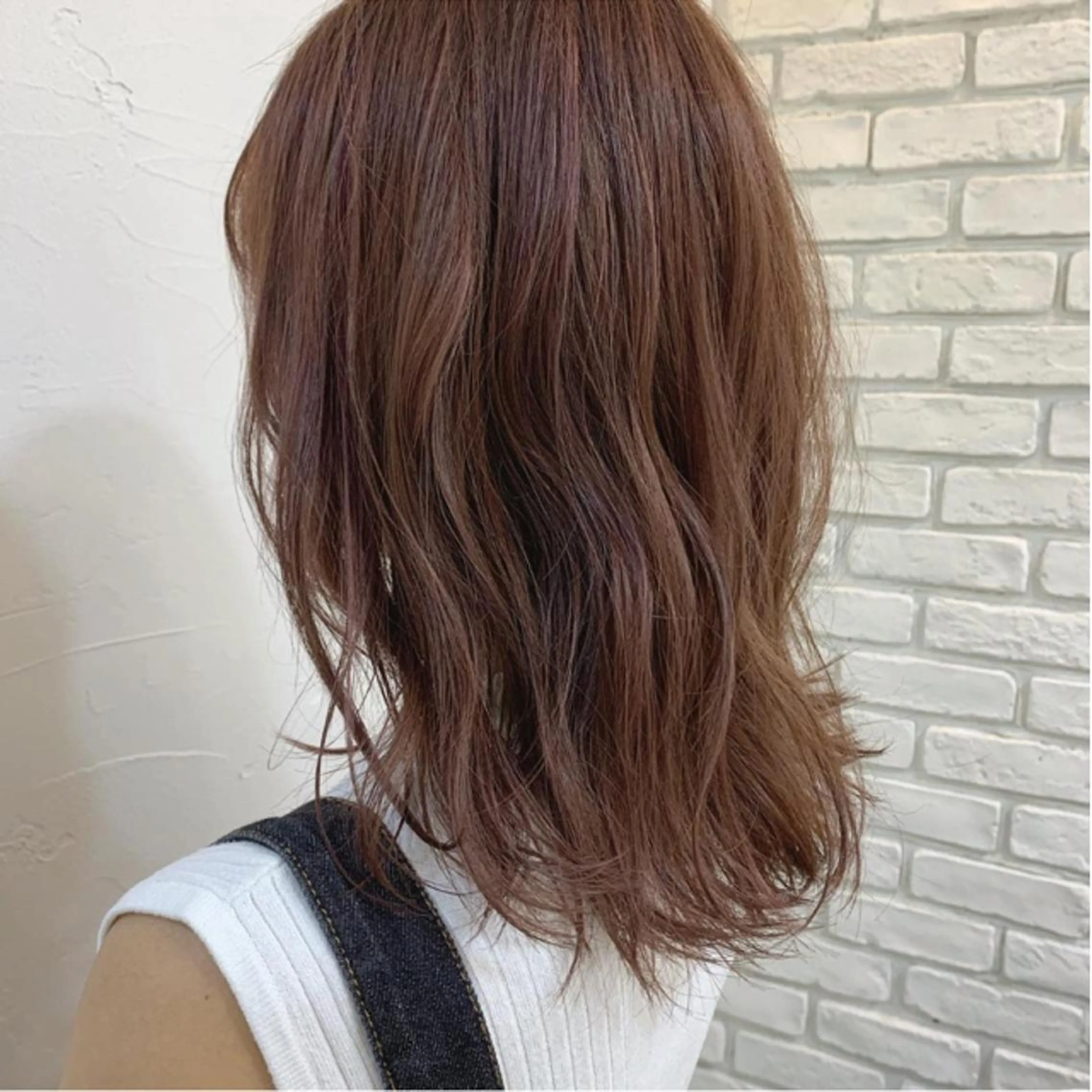 ミディアム ハイライト CHIC 岩下真衣のヘアスタイル