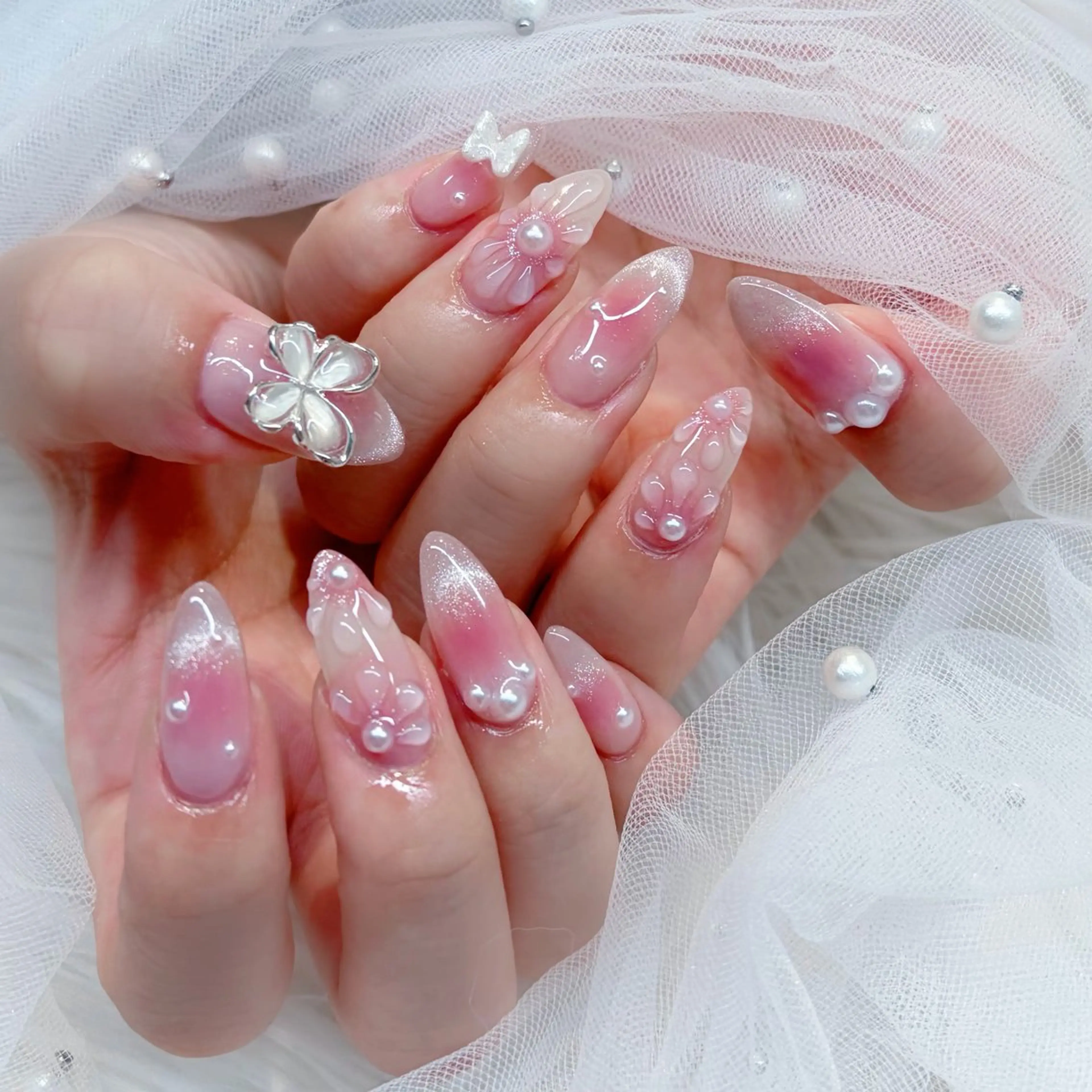 ネイル チークネイル フラワーネイル フレンチネイル キラキラネイル マグネットネイル ハンドネイル ぷりゅねる 心斎橋のネイルデザイン