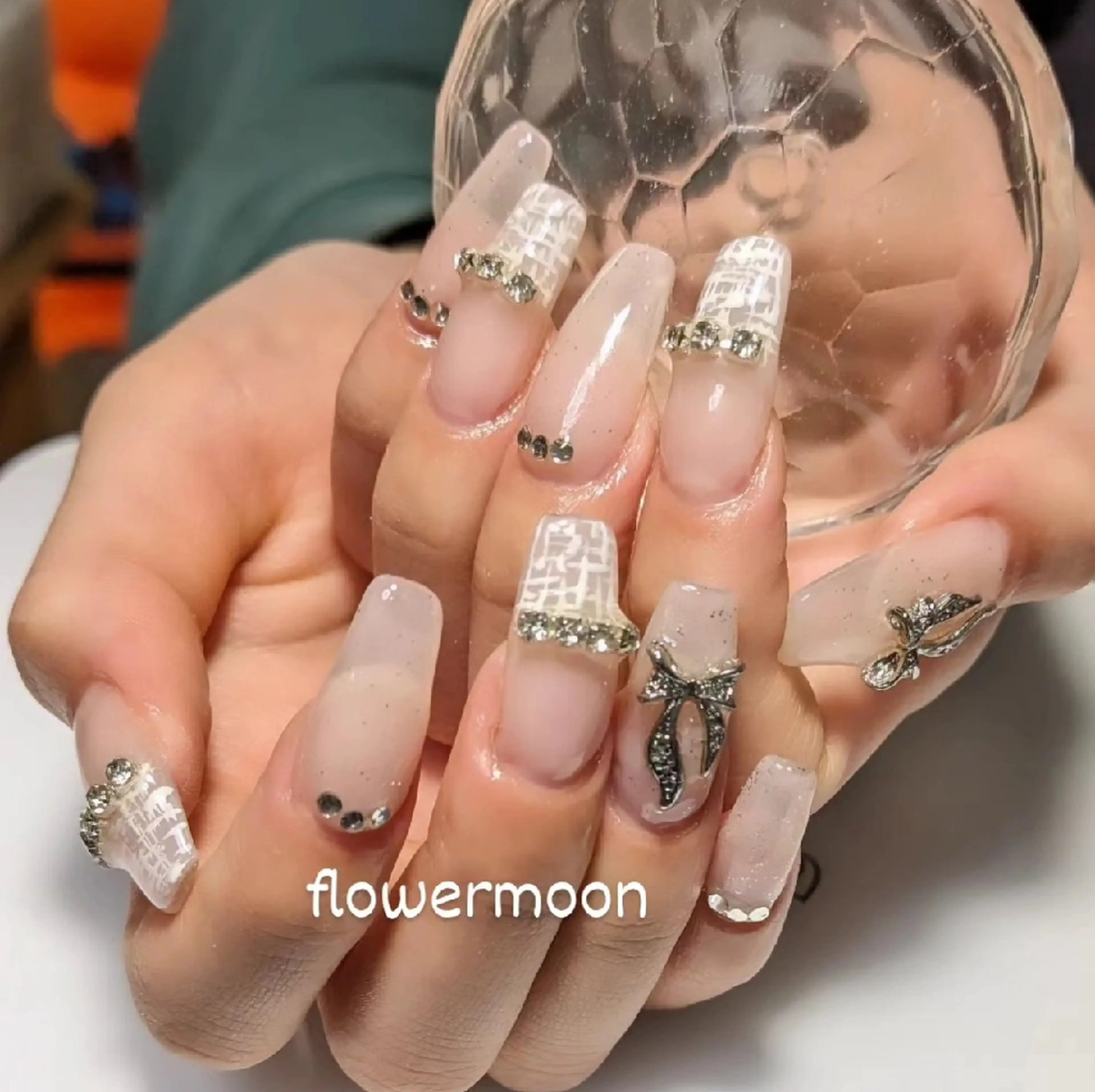 ネイル フレンチネイル ツイードネイル フラワー ムーンのネイルデザイン