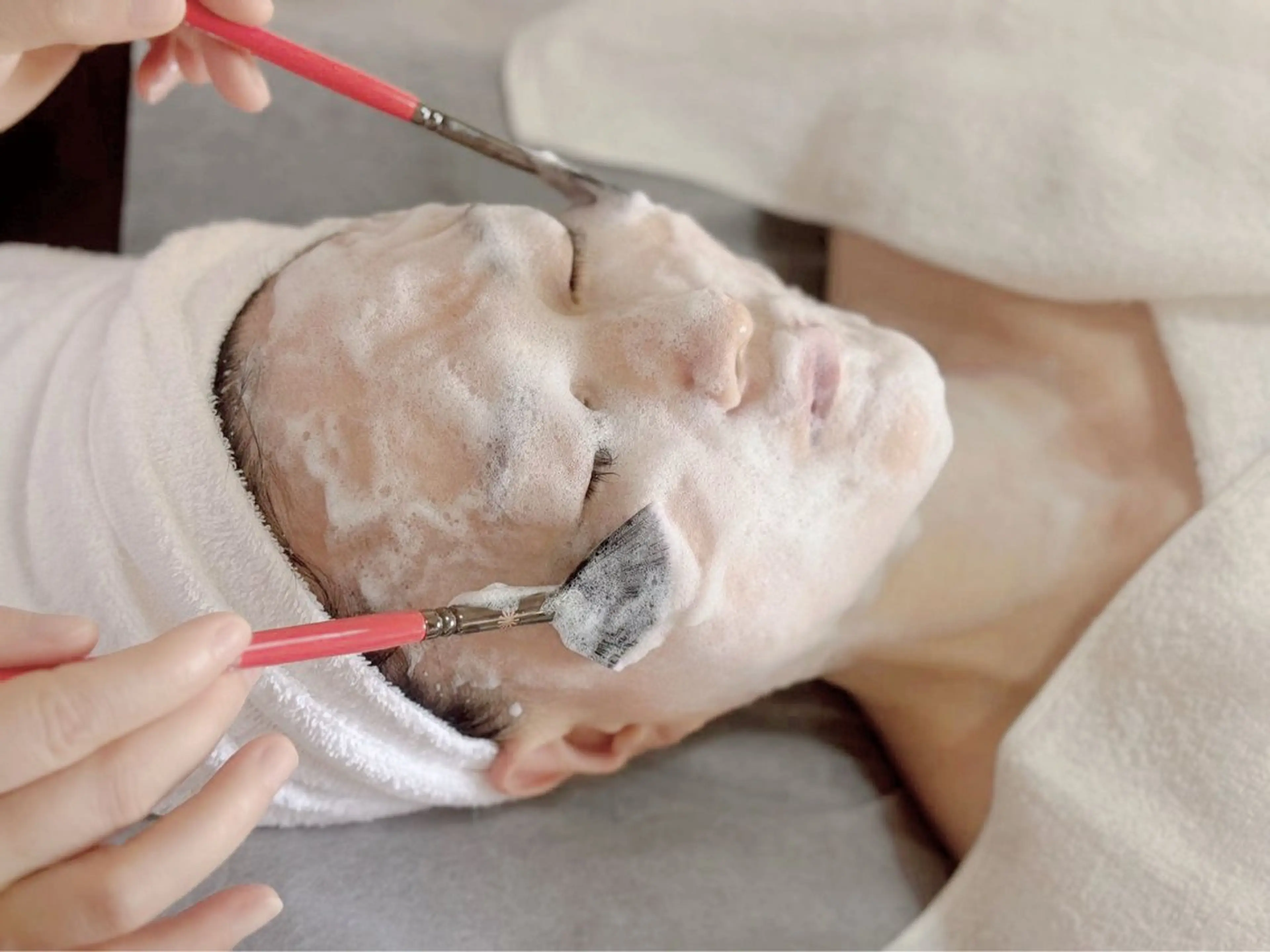 【韓国人気No.1】水光肌ララピール(顔・首・頭皮)+保湿ゲルマスク60分8000の写真