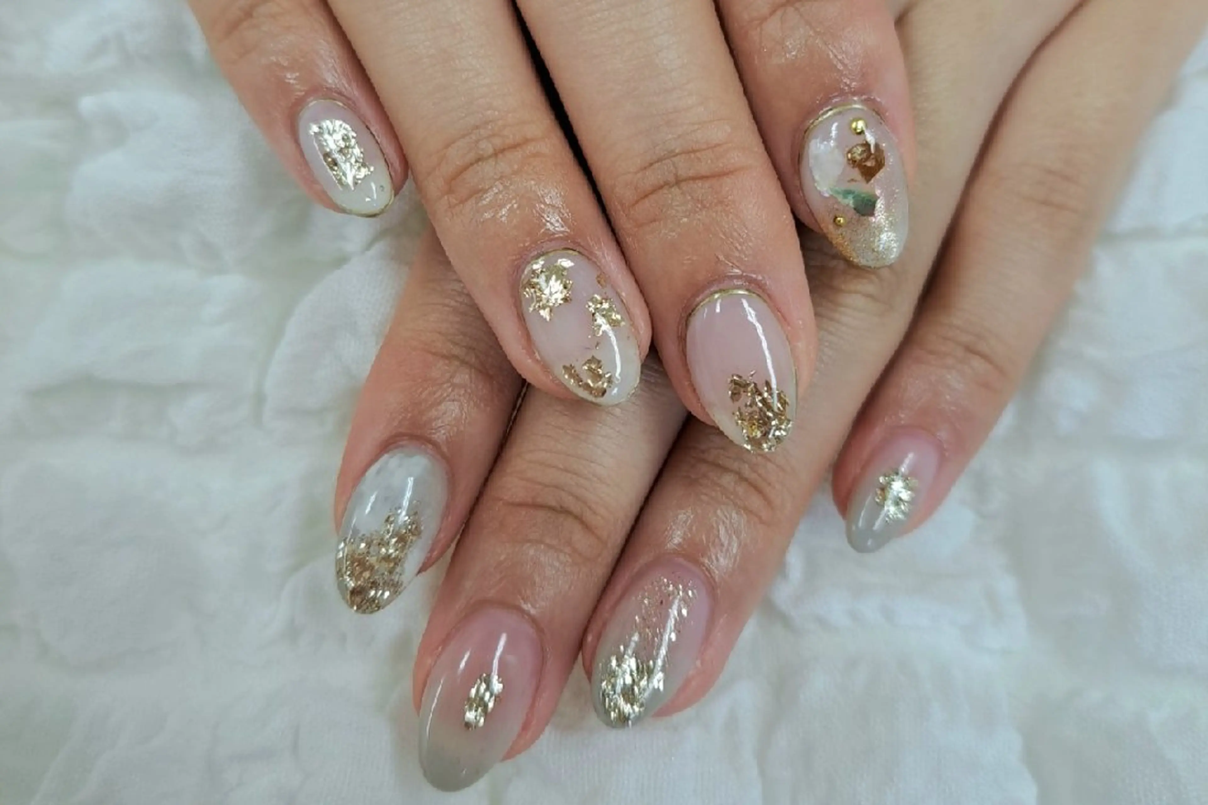 ネイル ゴールド グラデーション ホワイト Nail 🌱TSUBASAのネイルデザイン