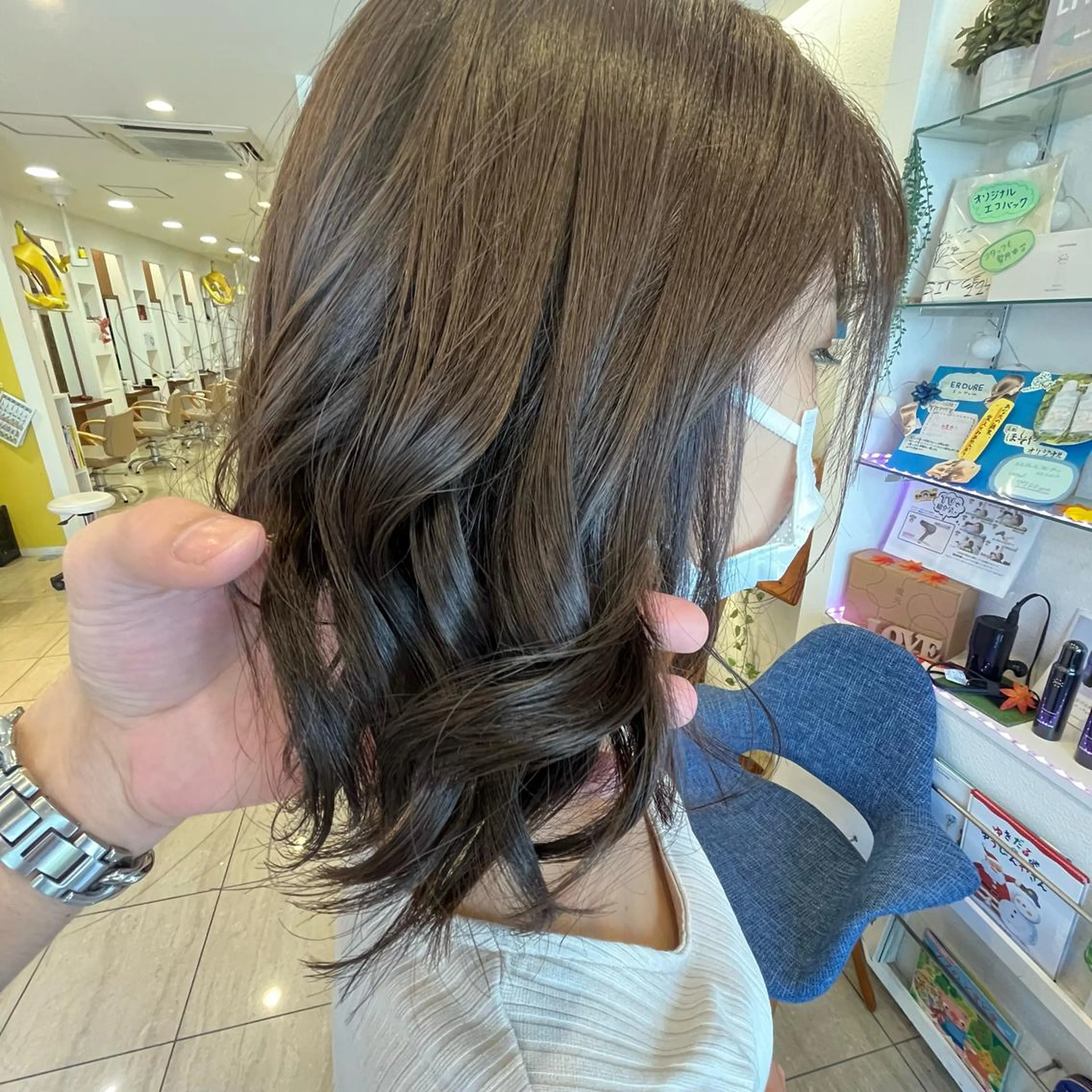 セミロング カラー グレージュ 斉藤 凜のヘアスタイル