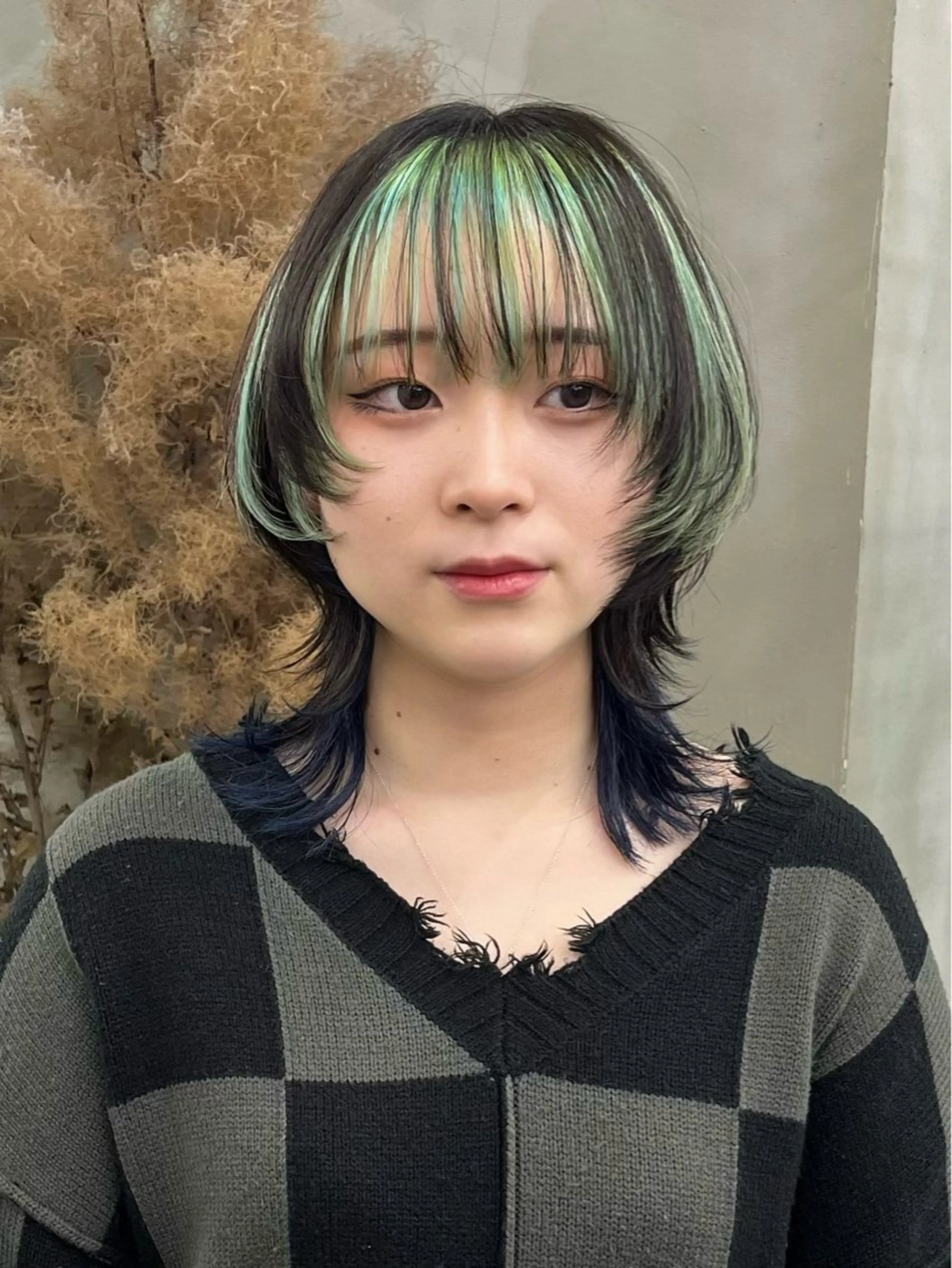 ミディアム カラー イツク ⚡️ ルーツ/ハイトーンのヘアスタイル