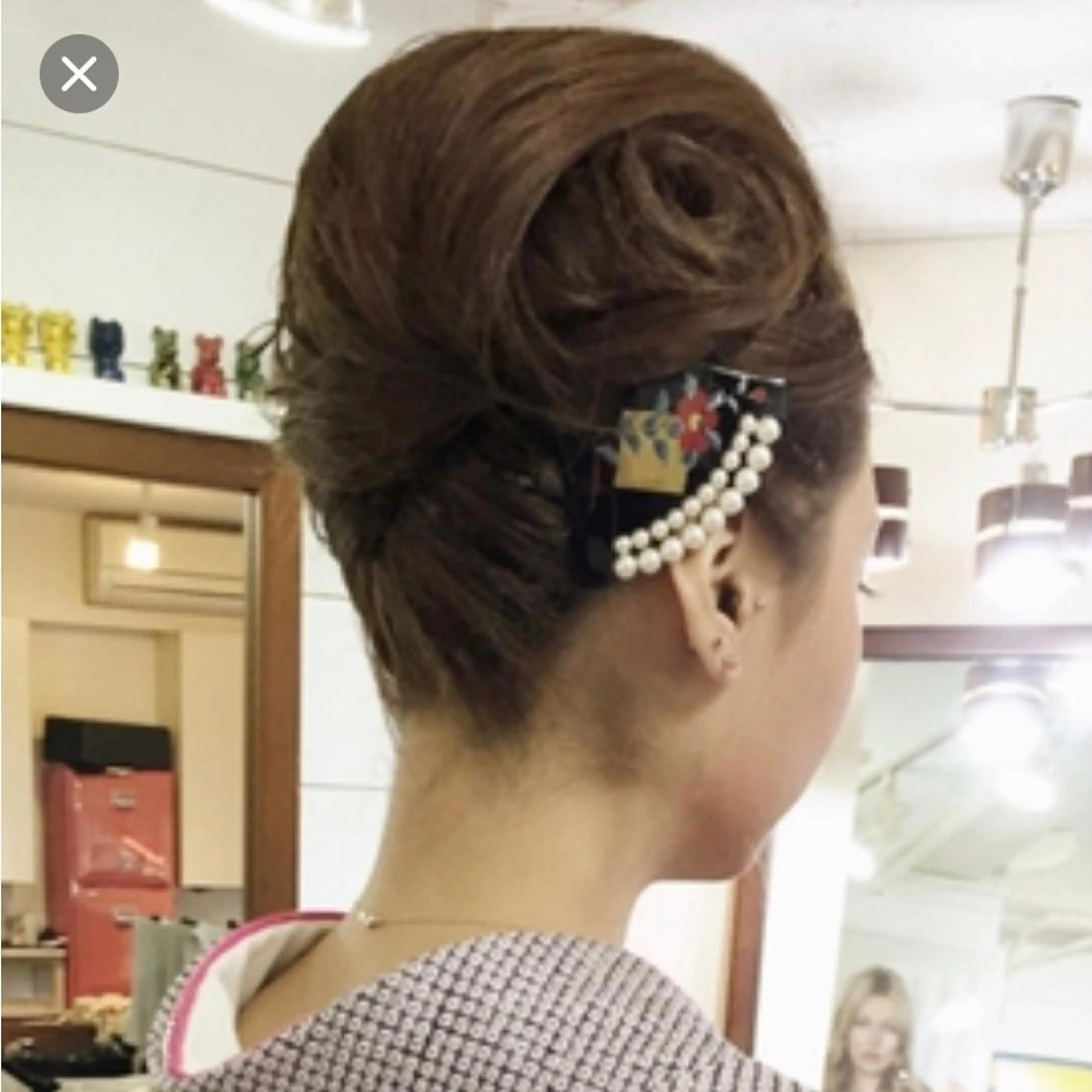 ヘアアレンジ 夜会巻き PARK by CREAM所属・松井那津子 /ハイライトブリーチのヘアスタイル