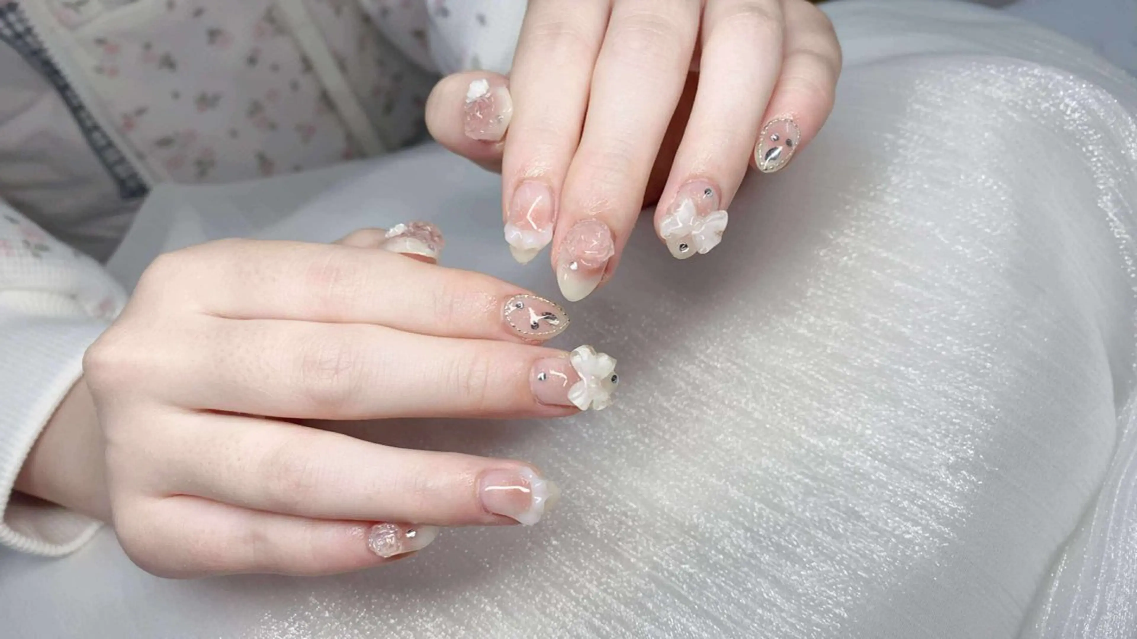 ネイル フレンチネイル グラデーション キラキラネイル 韓国ネイル マグネットネイル ハンドネイル ハンドケア Hara Nail 【持ち込みOK】のネイルデザイン