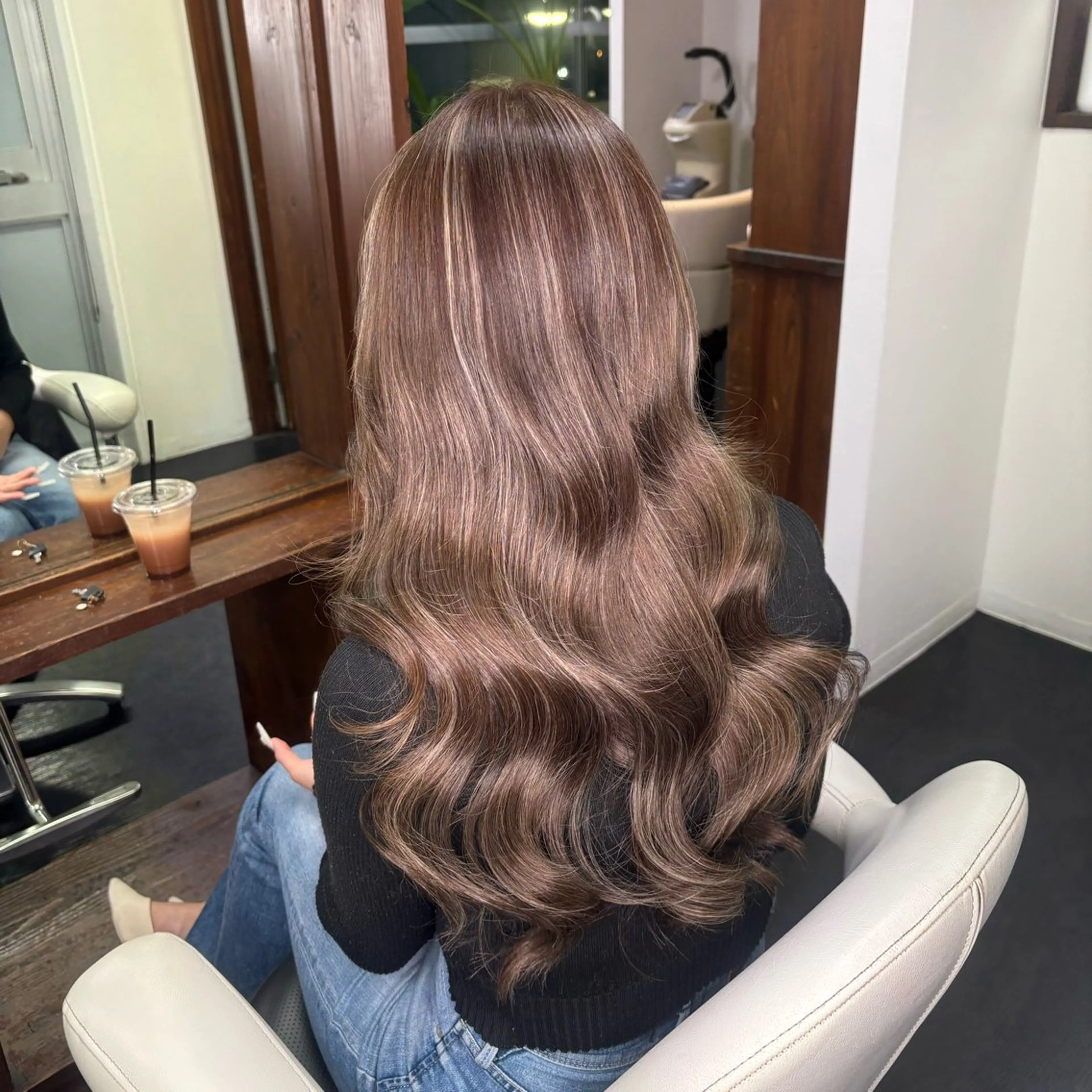 ロング ハイライト OTOHA OLUOLUのヘアスタイル