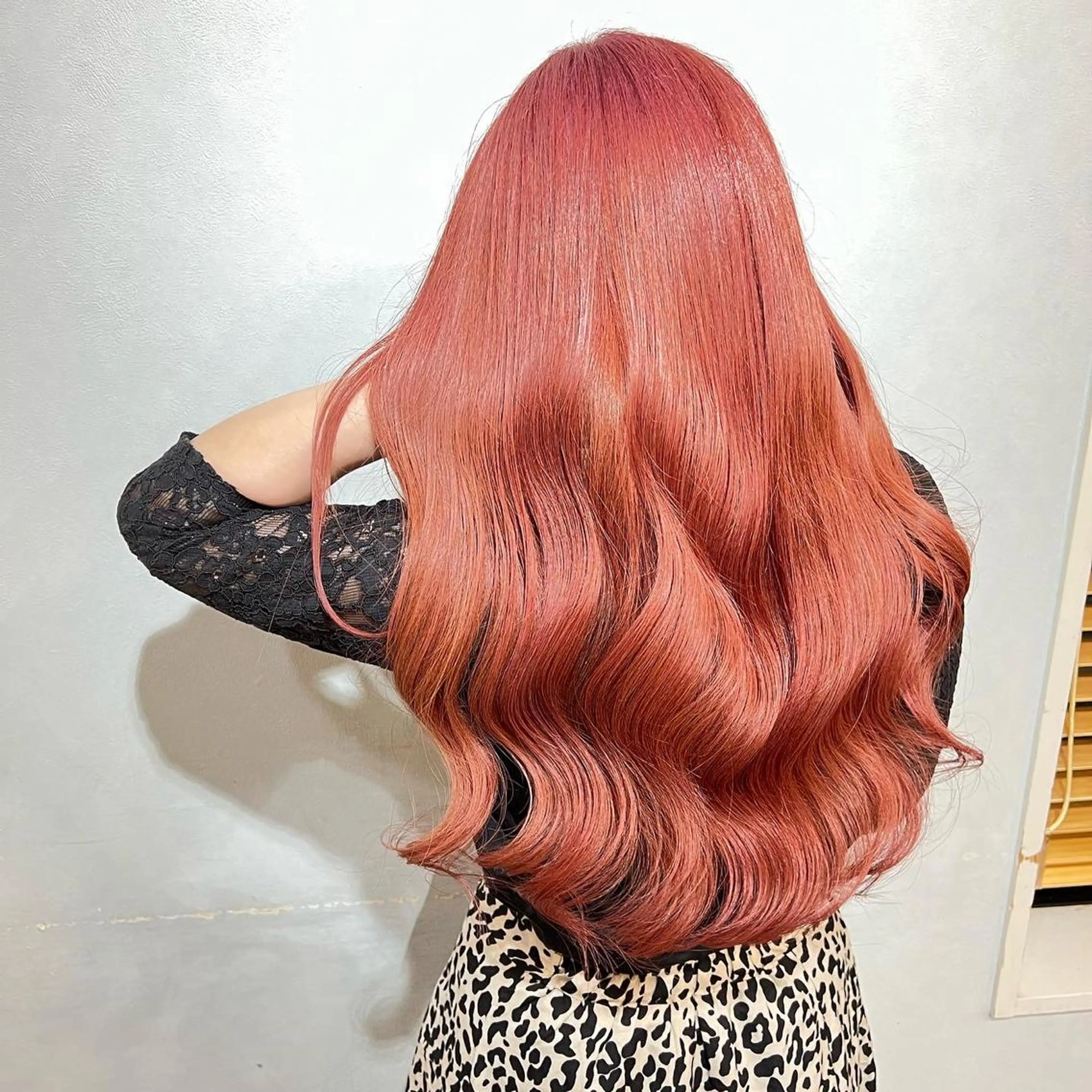 セミロング 🔥ハイトーンカラー ギャルNAOKI🔥のヘアスタイル