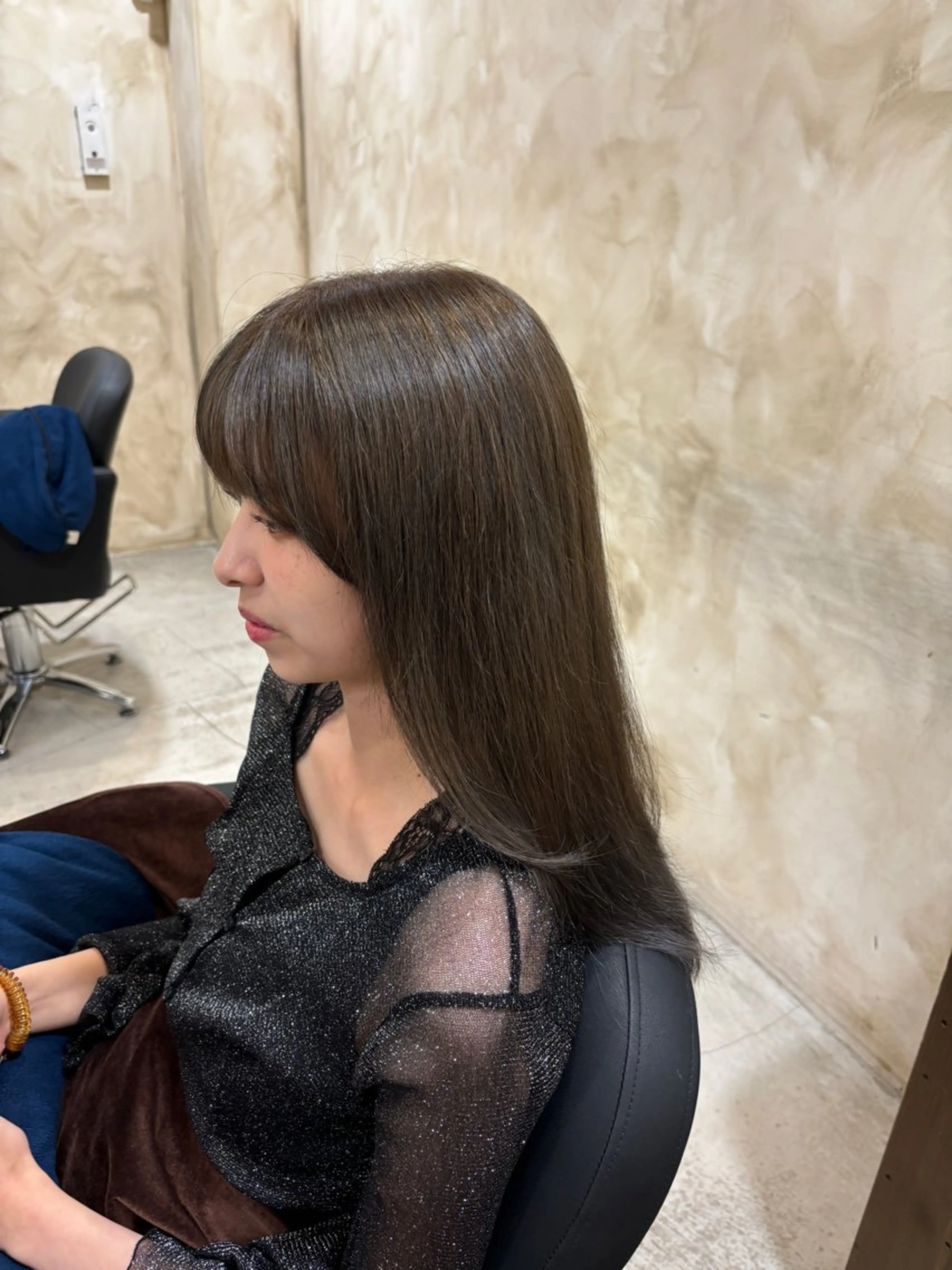 ロング カラー ブリーチ ダブルカラー グレージュ ブリーチなしカラー オリーブグレージュ カット ヘアカラー トリートメント ツヤカラー🫧Sae ネイルモデル募集中のヘアスタイル