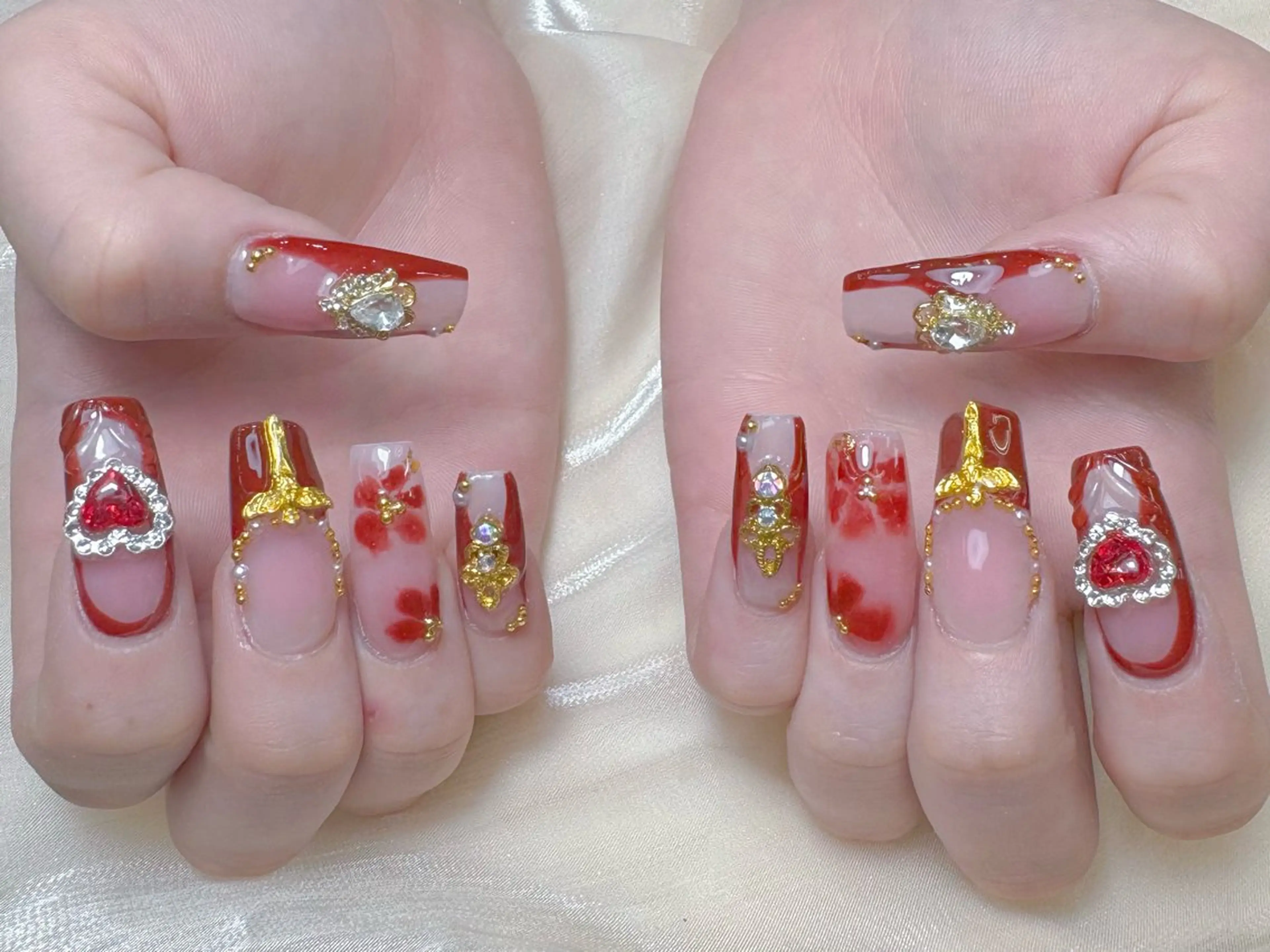 ネイル オーロラネイル フレンチネイル ハート 韓国ネイル レース ハンドネイル Melody Nail所属・Melody  3D/スカルプ専門店のネイルデザイン