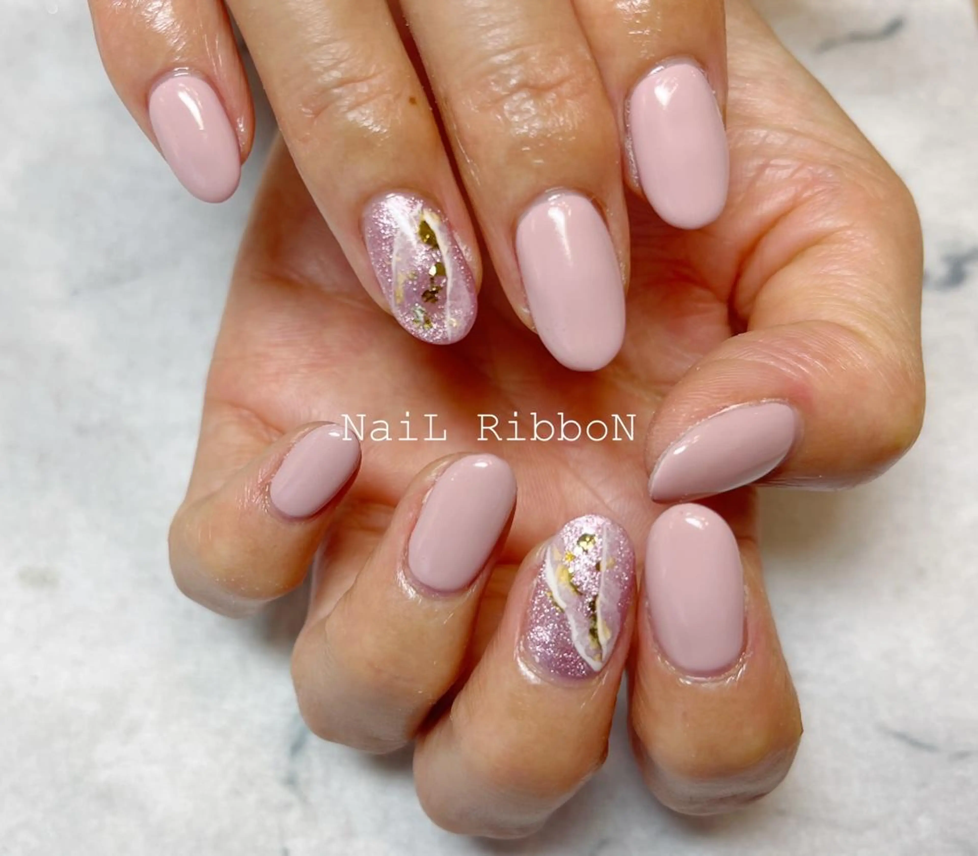 ネイル ネイルリボン 受付スタッフのネイルデザイン