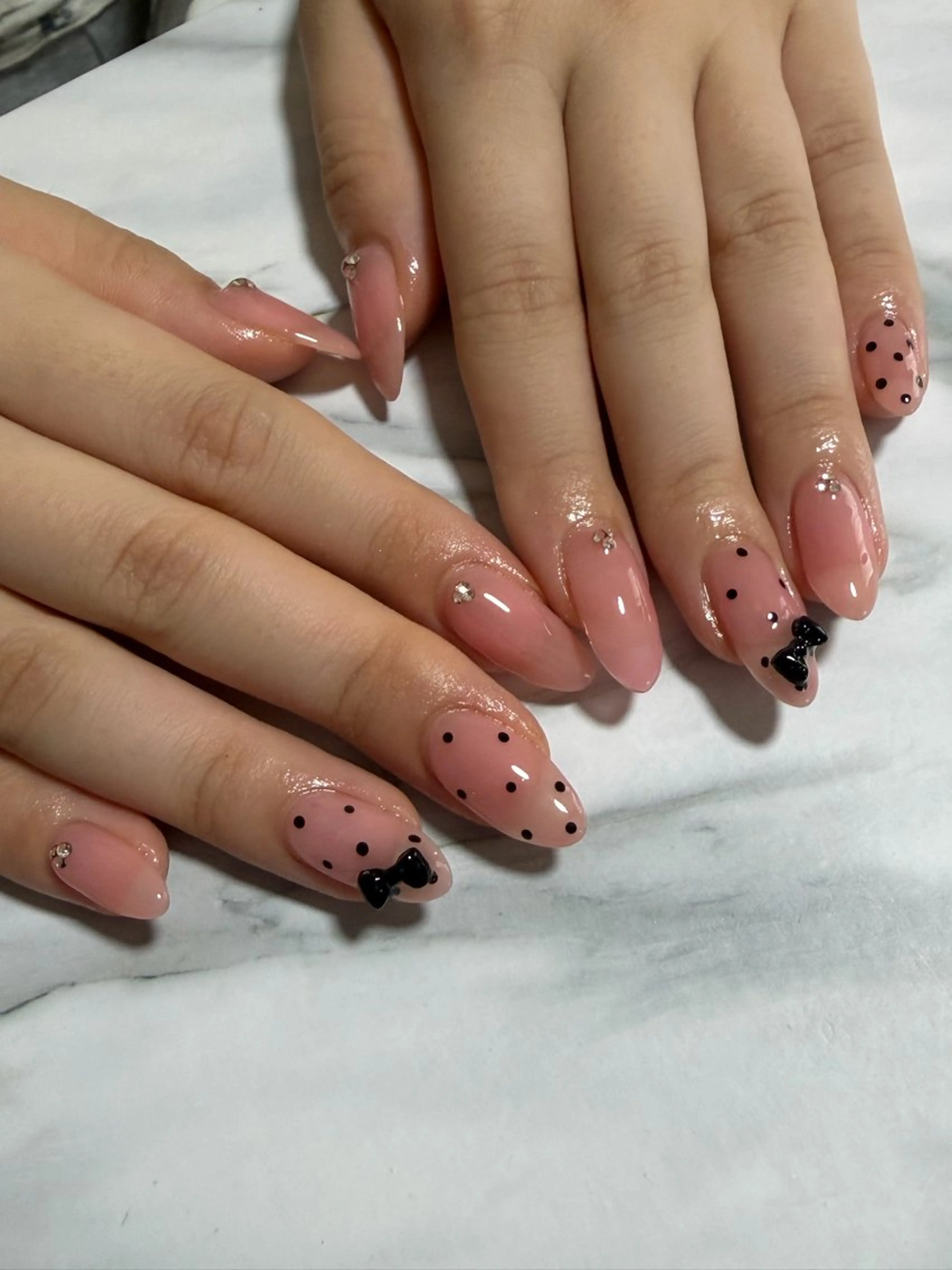 ネイル ドット リボン ハンドネイル nail... rrのネイルデザイン