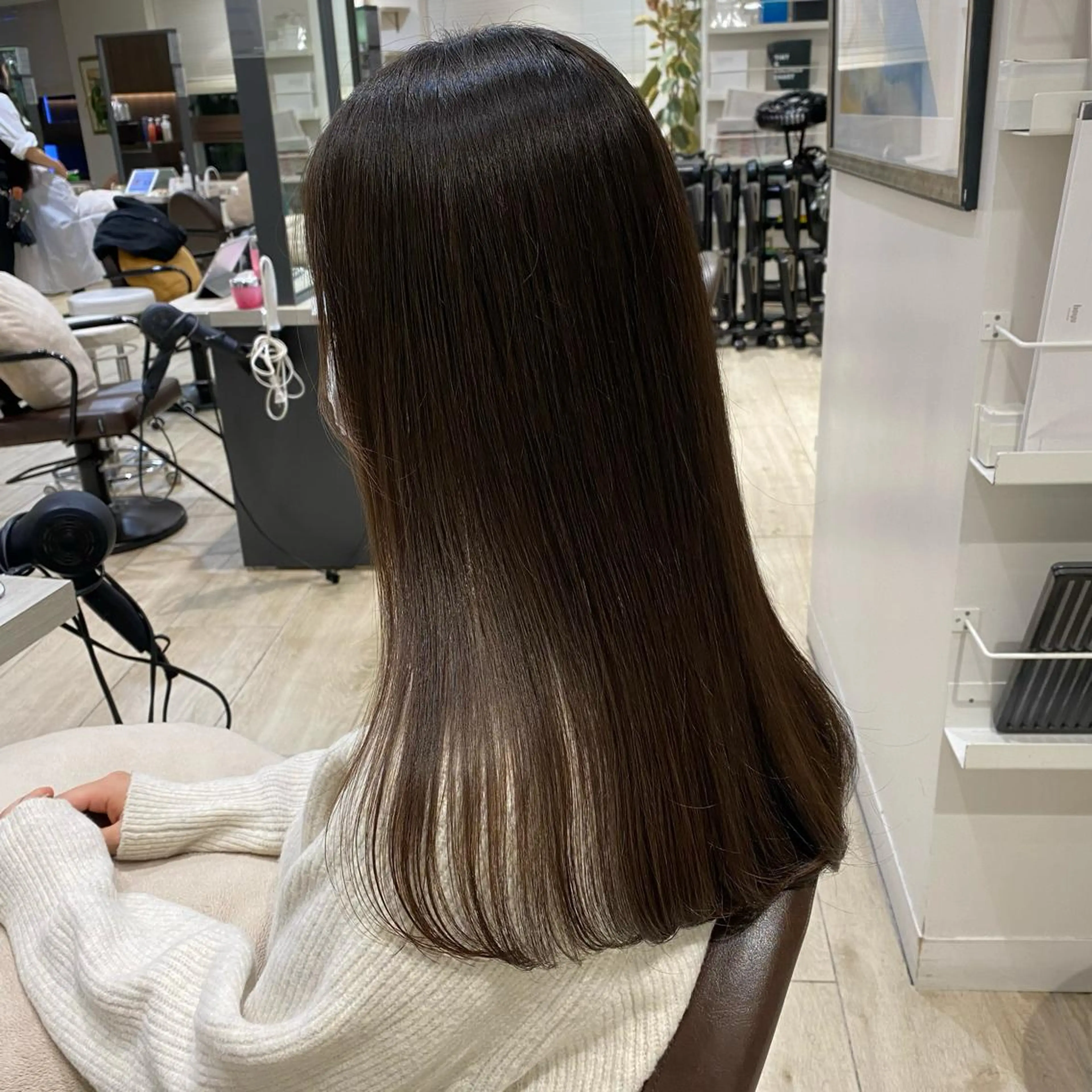 カット+縮毛矯正+うる艶トリートメントの写真