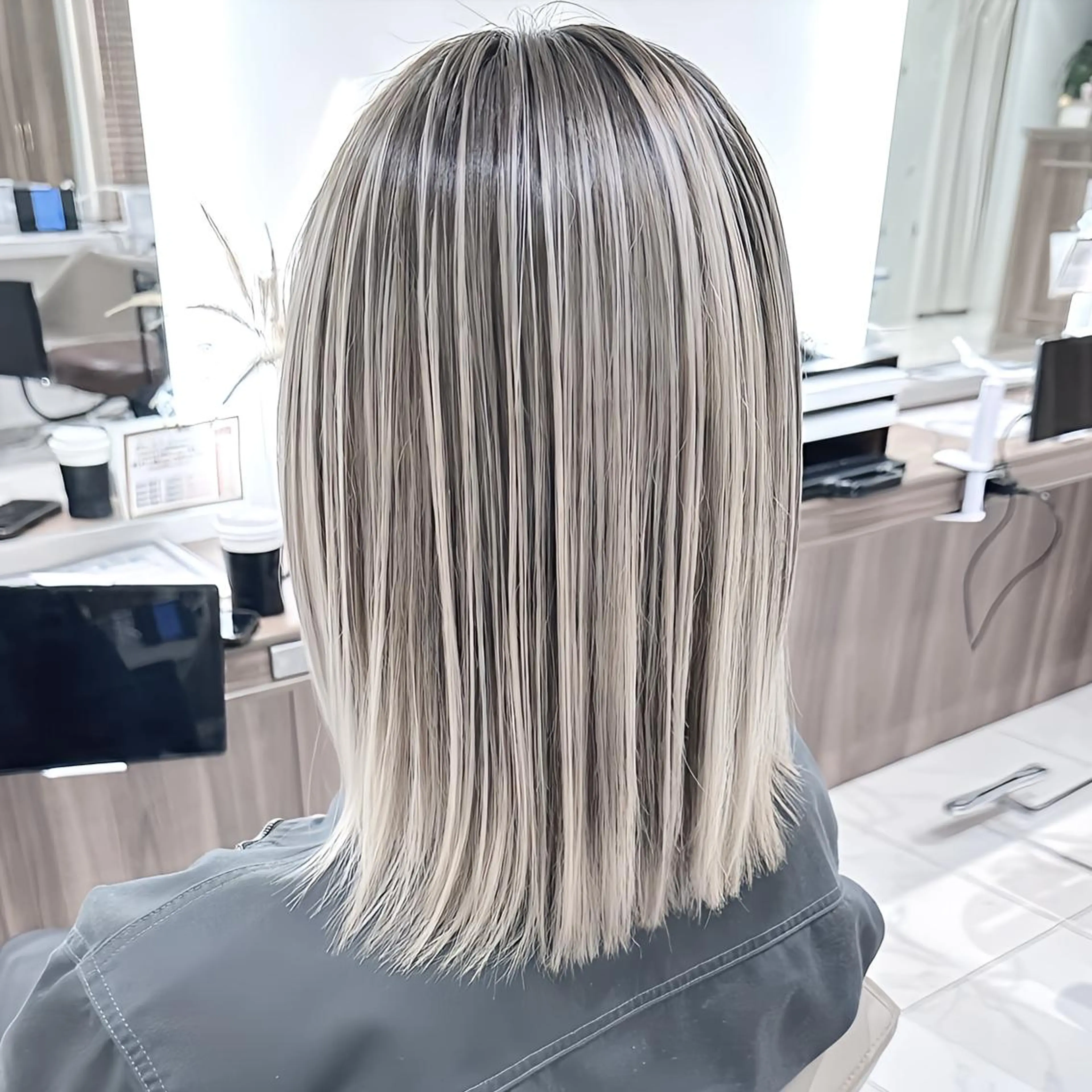 セミロング カラー バレイヤージュ 髪質改善 レイヤーカット カット ヘアカラー トリートメント 山崎俊輔/髪質改善 /バレイヤージュのヘアスタイル