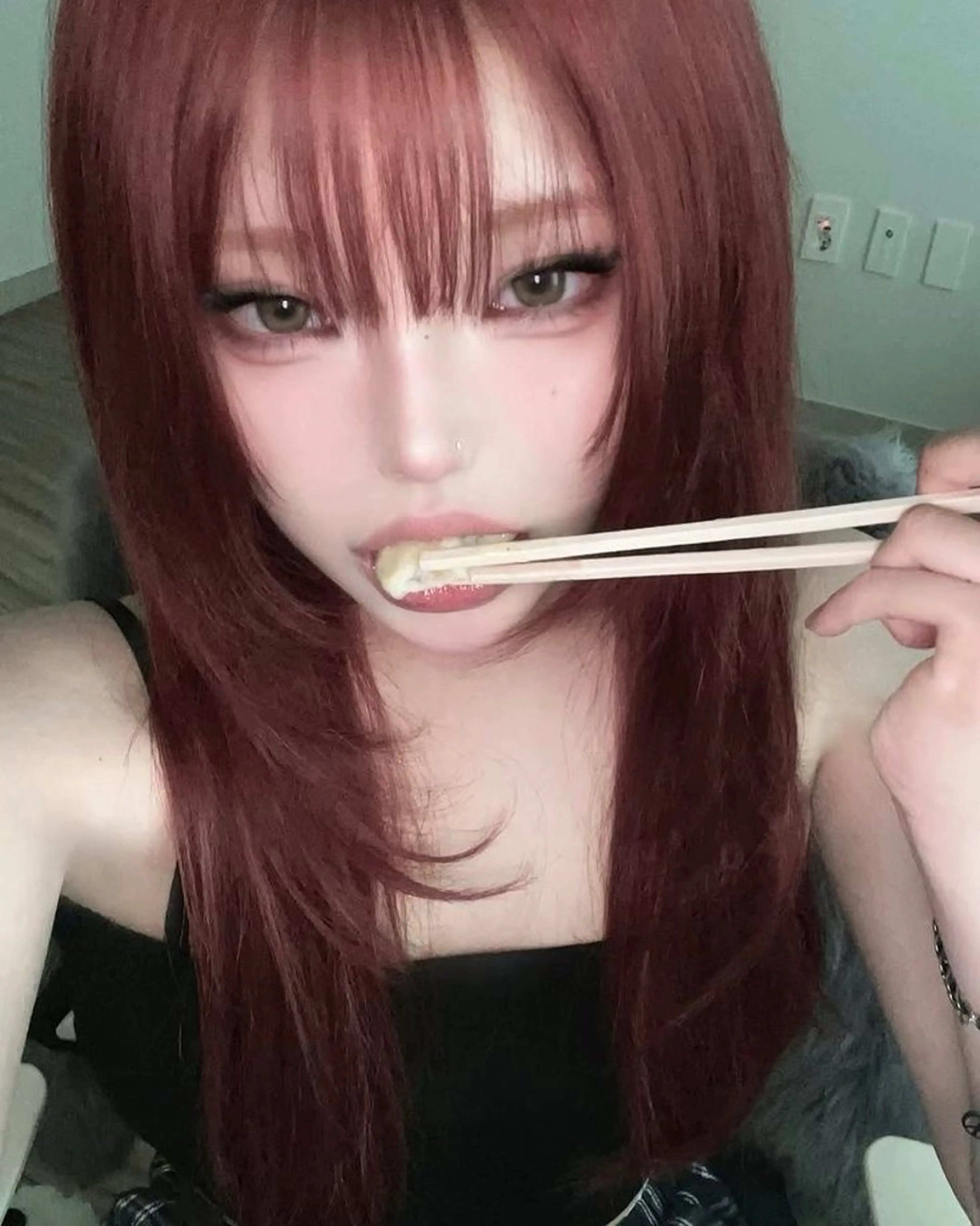 ロング カラー ブリーチ ダブルカラー ブリーチなしカラー レッドカラー 小顔カット カット ヘアカラー トリートメント 原宿／ワンホンヘア SAAYA🖤のヘアスタイル