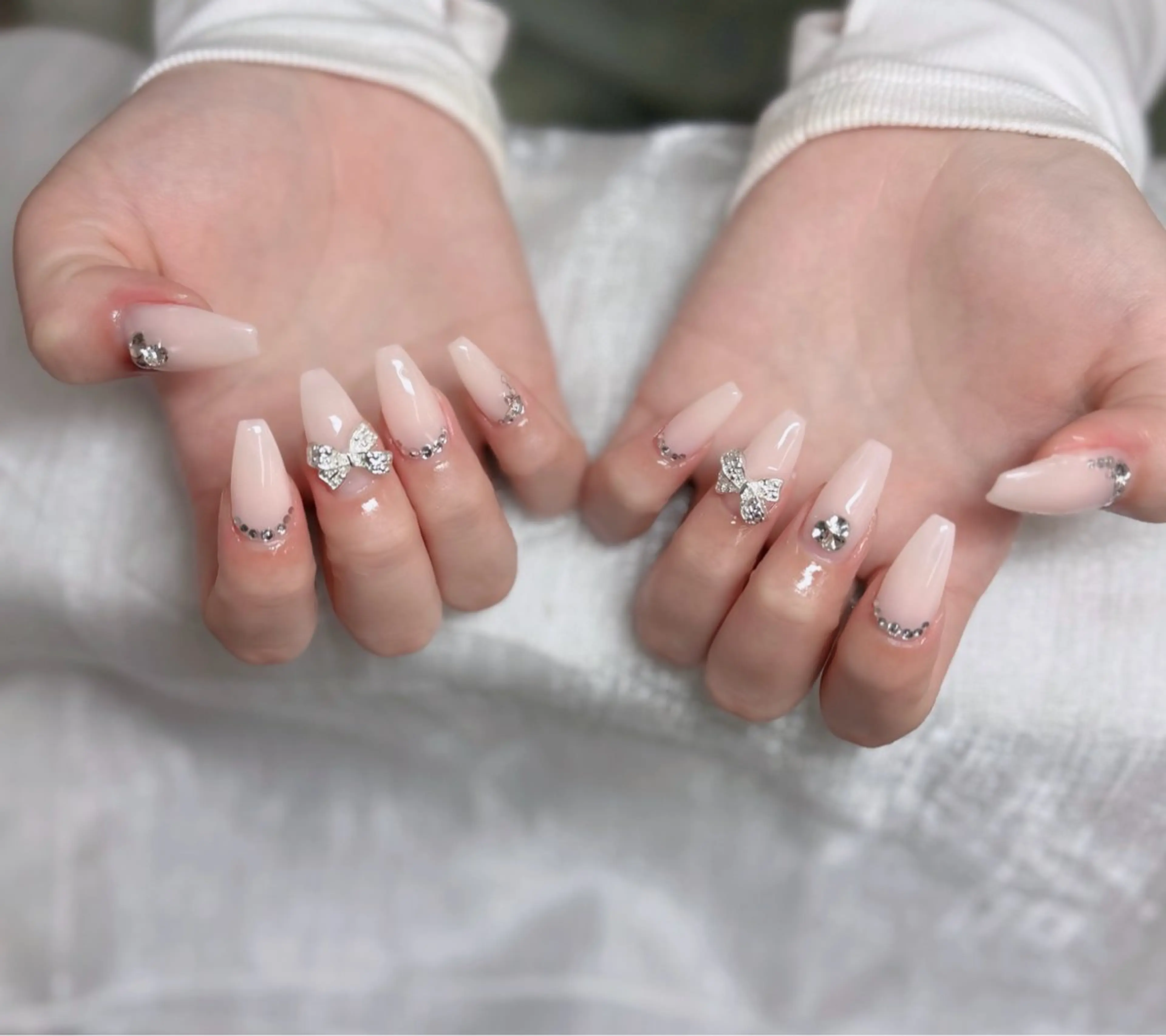 ネイル オーロラネイル フレンチネイル ジェルネイル ハロウィン キラキラネイル H.baby Nail Salonのネイルデザイン