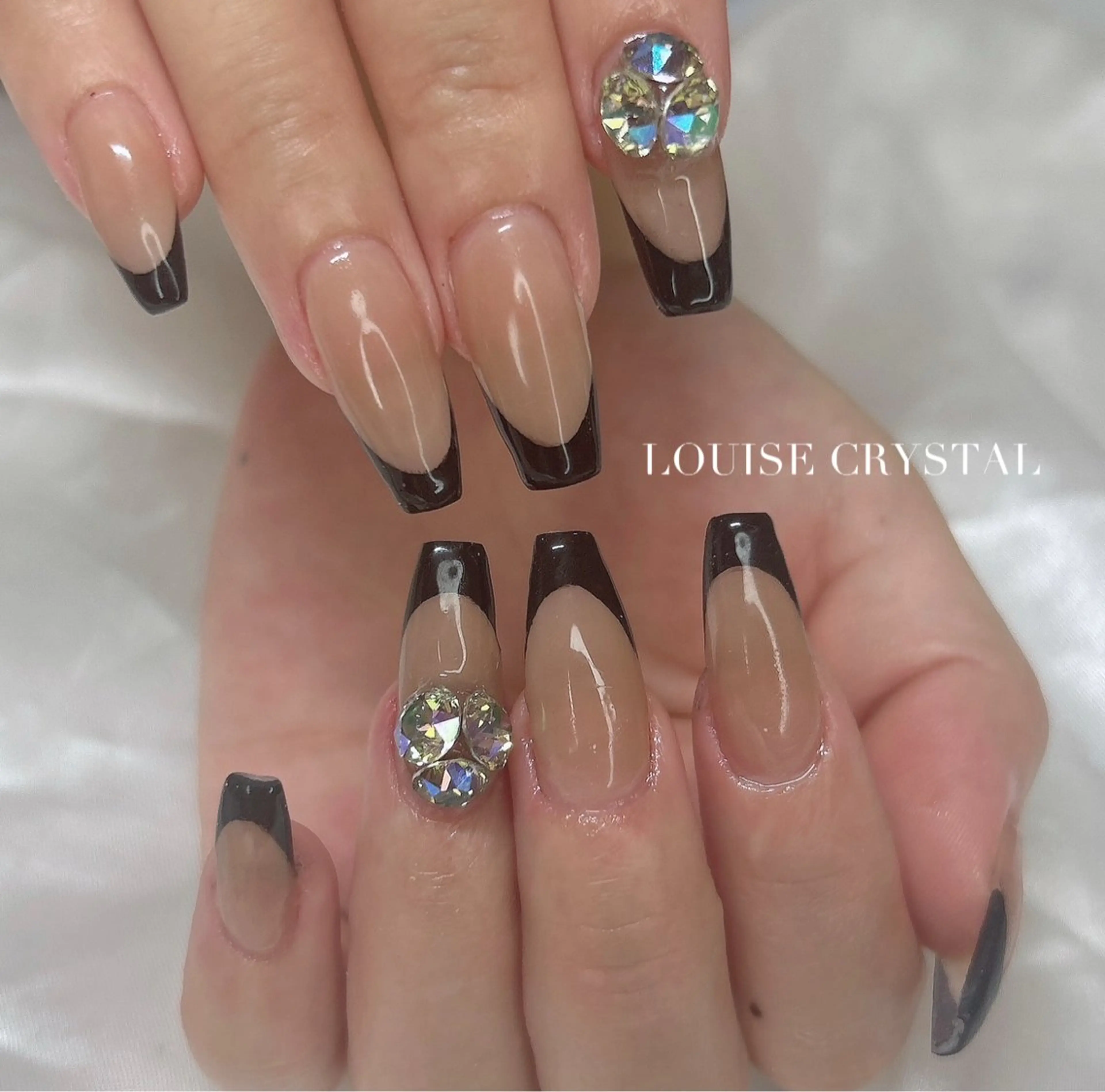 ネイル ハンドネイル LOUISE CRYSTALのネイルデザイン