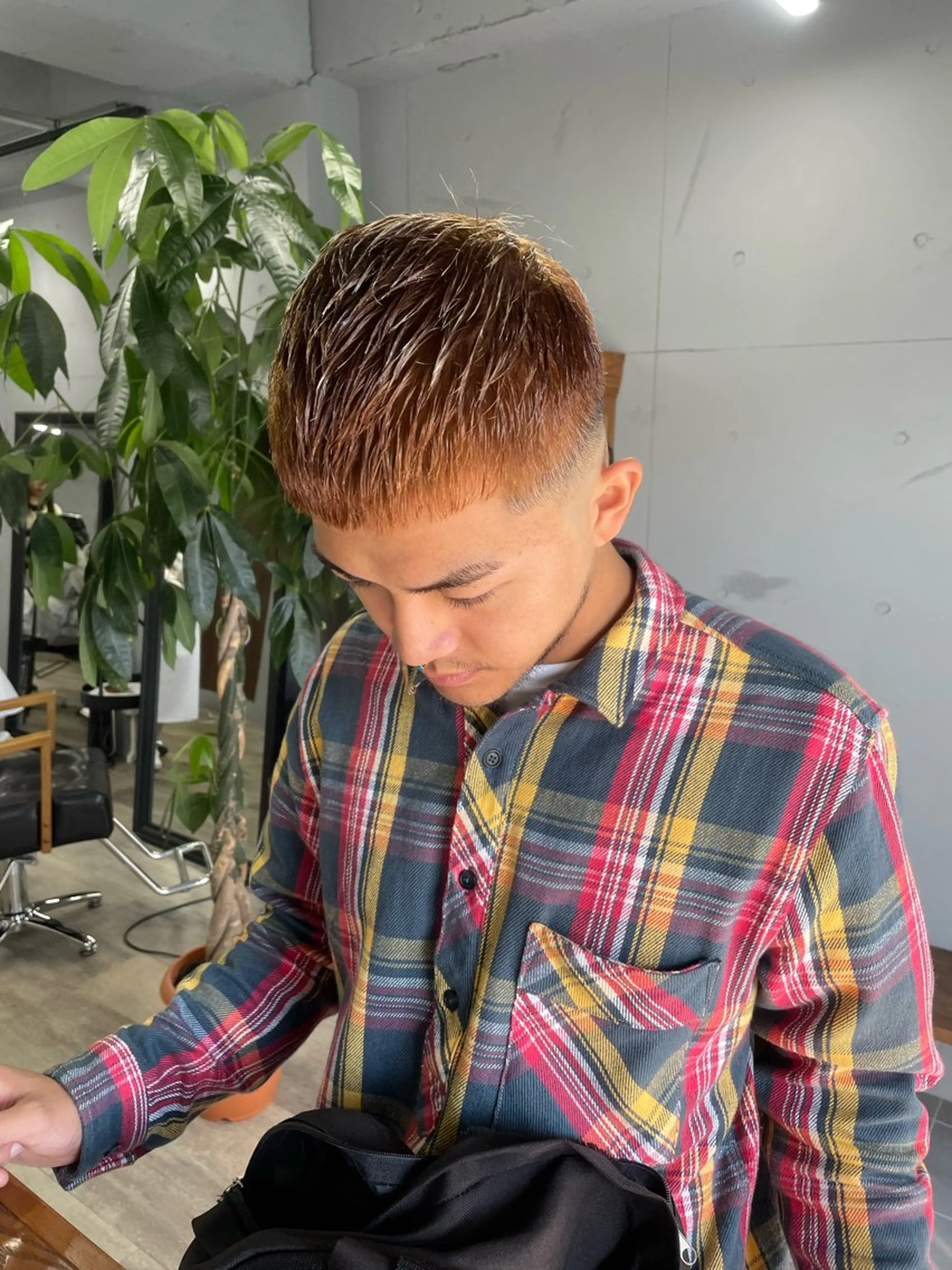 カラー メンズ フェードカット 縮毛矯正 マツダ レンのヘアスタイル