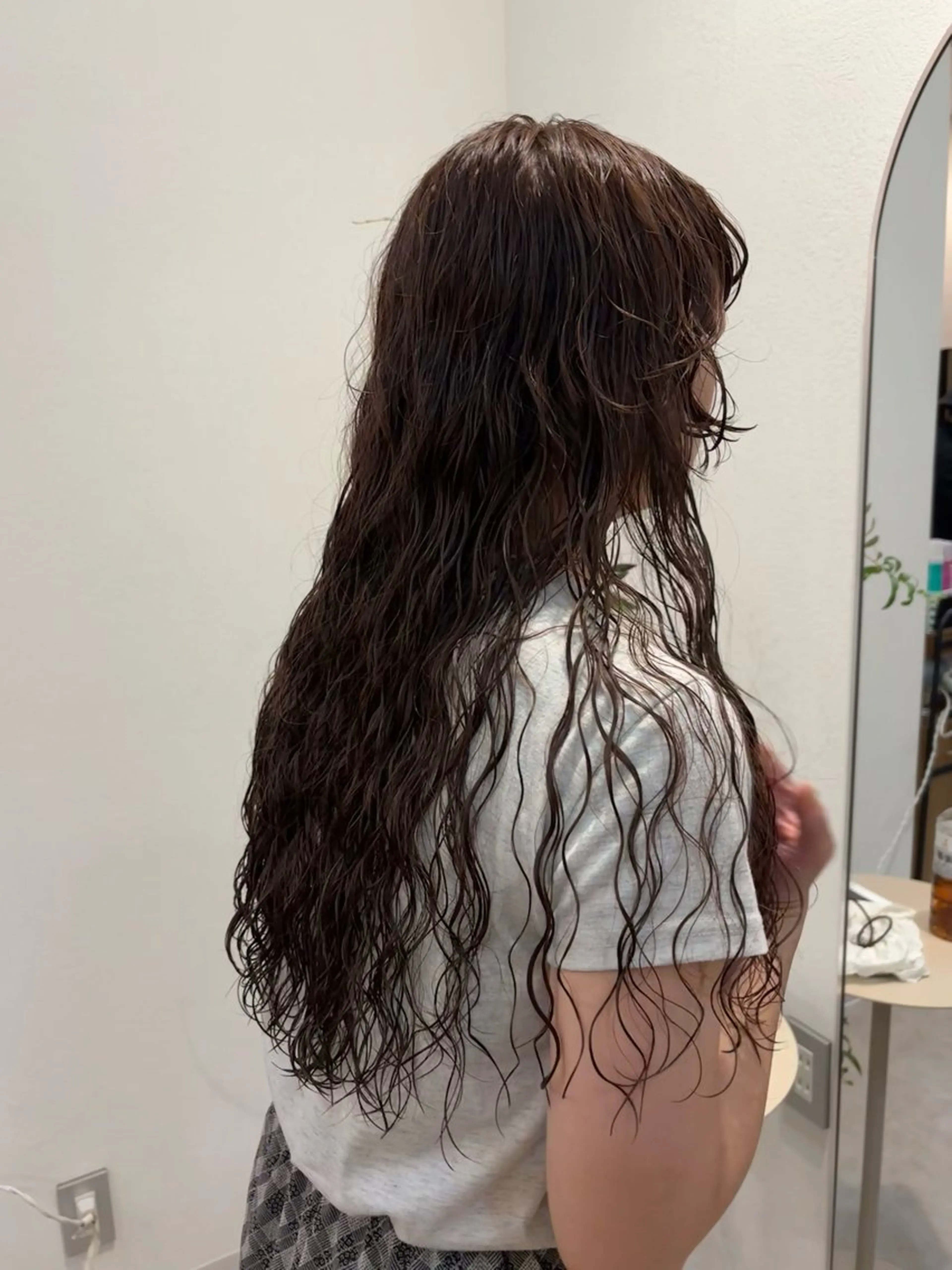 ロング パーマ anna/ラフパーマ /くすみベージュのヘアスタイル