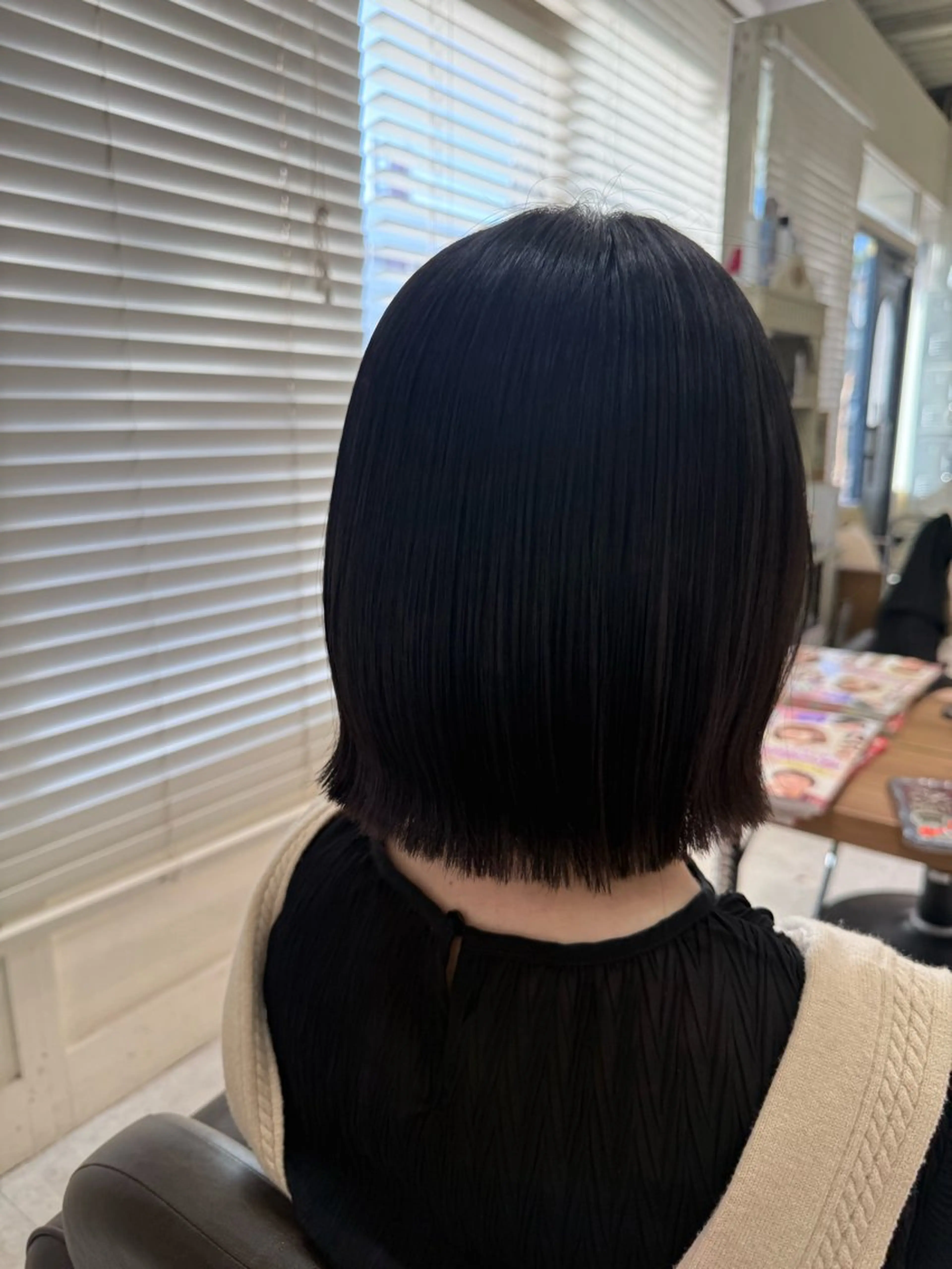 ミディアム ボブ 外ハネヘア カット 近田 小桜のヘアスタイル