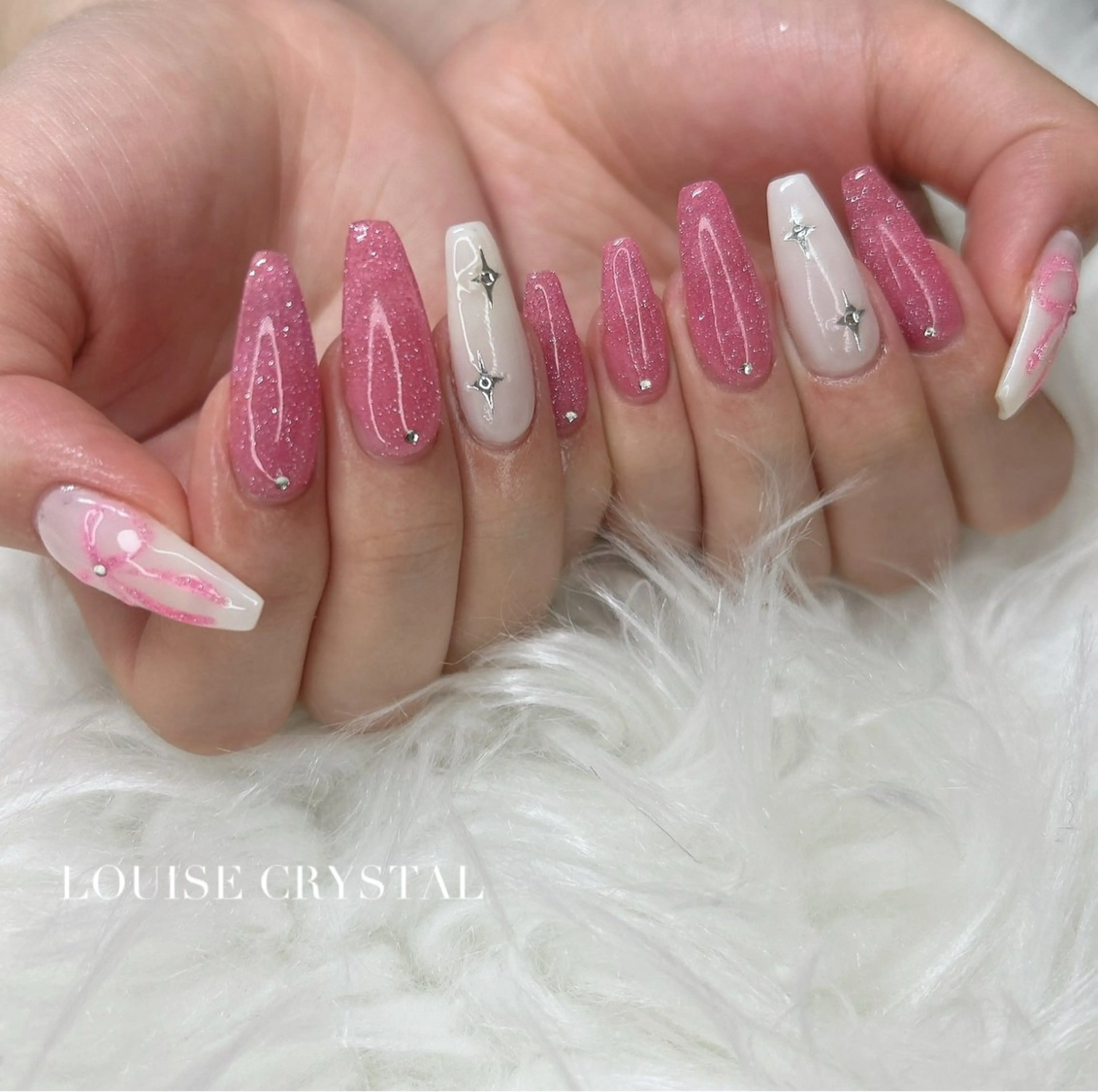 ネイル ハンドネイル LOUISE CRYSTALのネイルデザイン