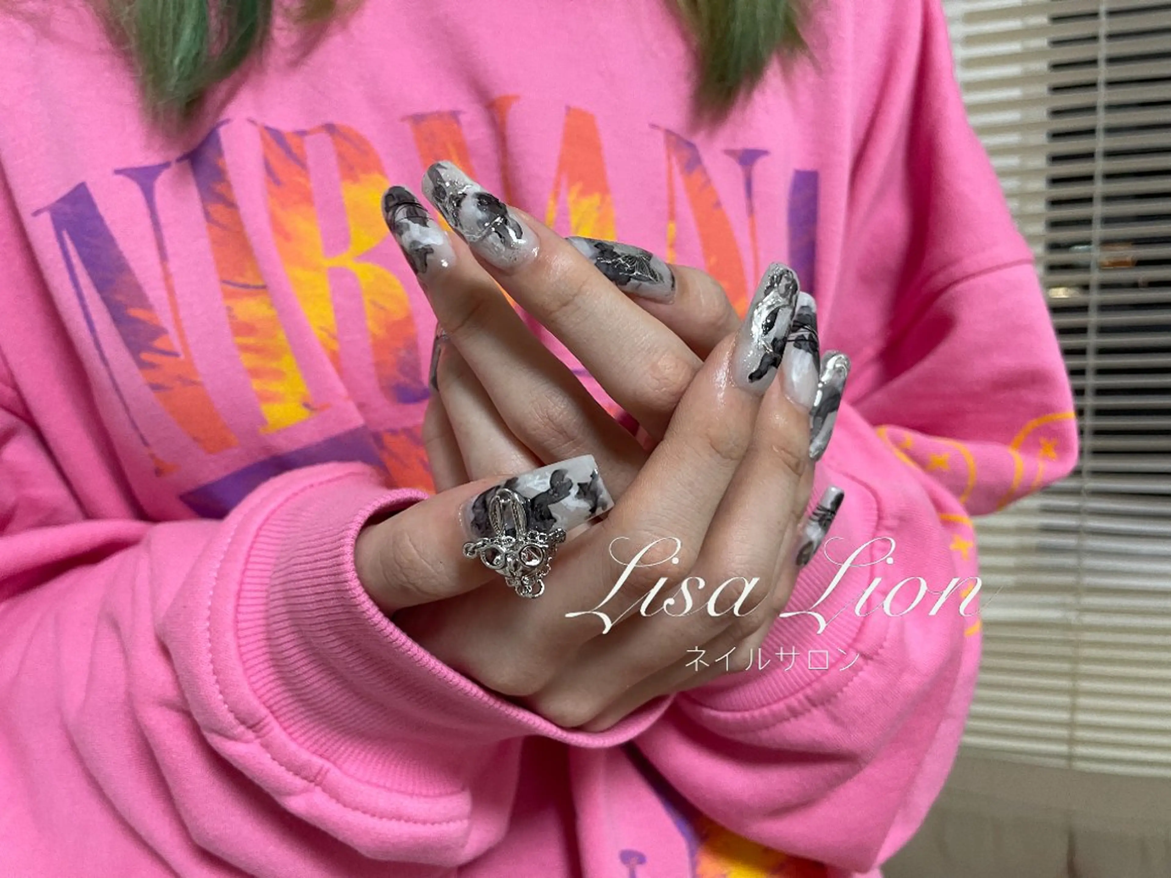 【全員】オフ込み❤️トレンドのワンホンネイル❤️持ち込みデザイン120分/スカルプ10本+パーツつけ放題の写真