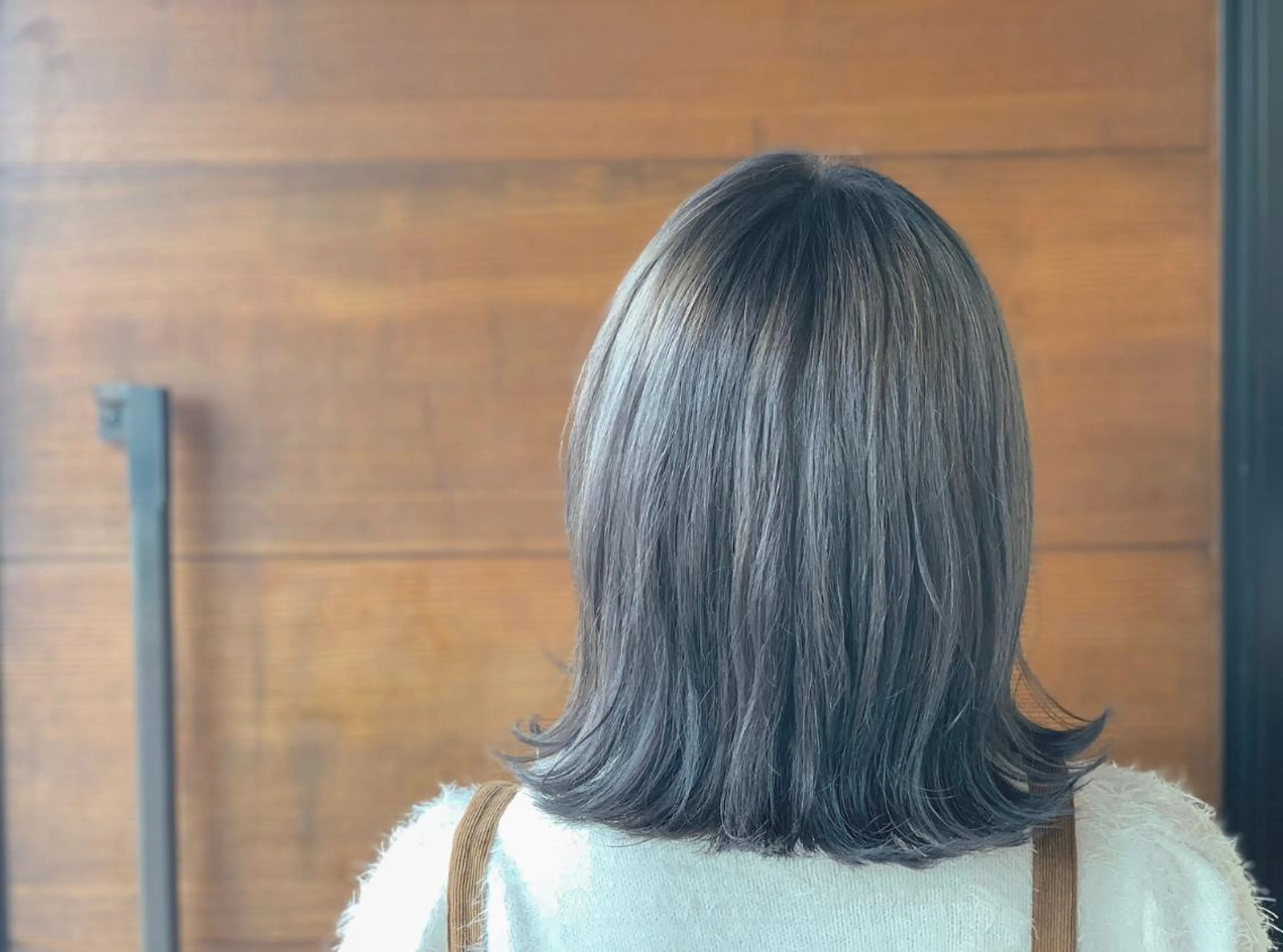 ミディアム カラー 外ハネヘア 悠 亜のマツエク・マツパデザイン