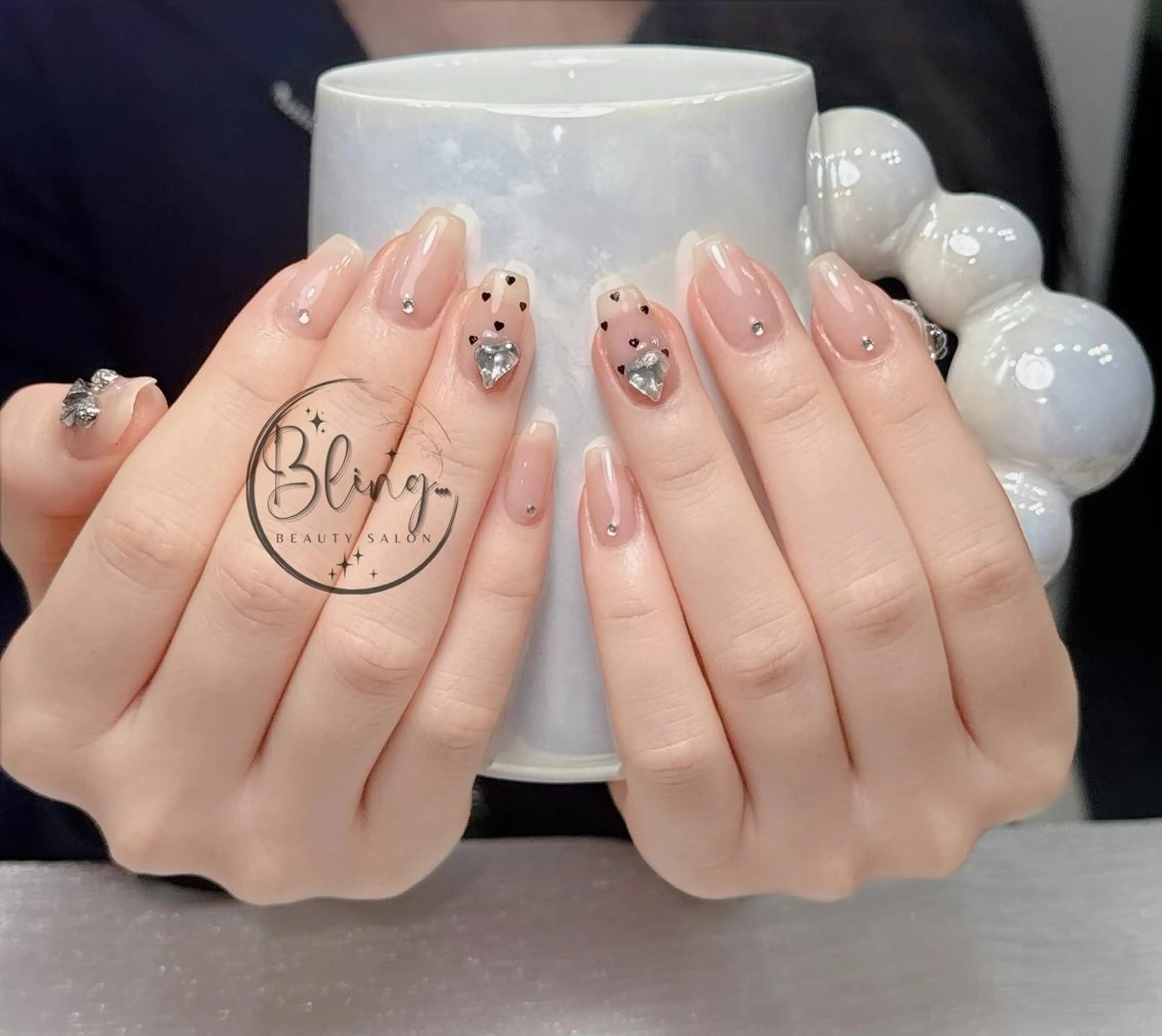 ミディアム 韓国風ヘア ハンドネイル Bling Salonのネイルデザイン