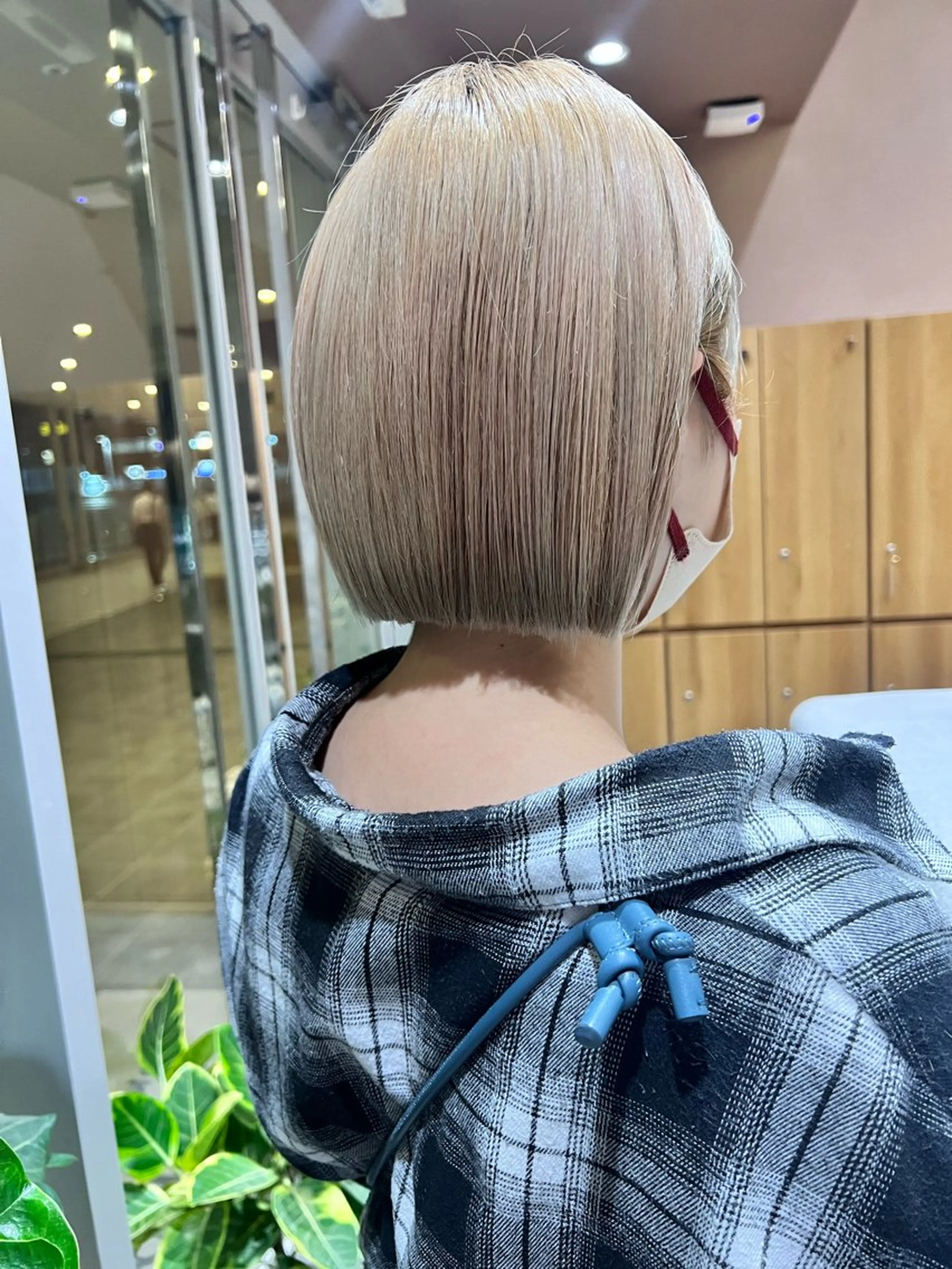 ショート カラー 切りっぱなしボブ ブリーチ ケアブリーチ デザインカラー ダブルカラー 透明感/ベージュ /kazui🐈のヘアスタイル