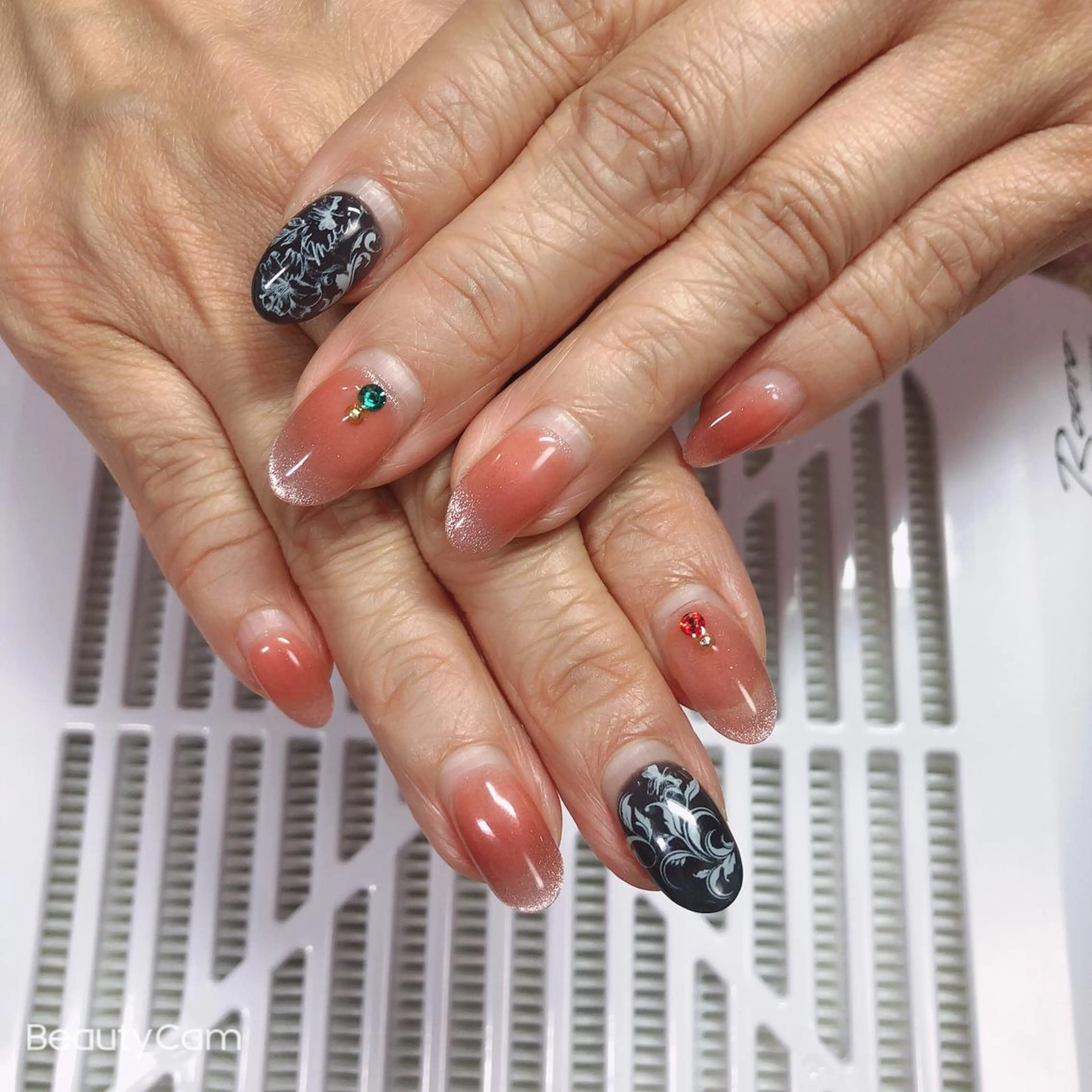 ネイル .Nails Mio 赤羽西ネイルサロンのネイルデザイン