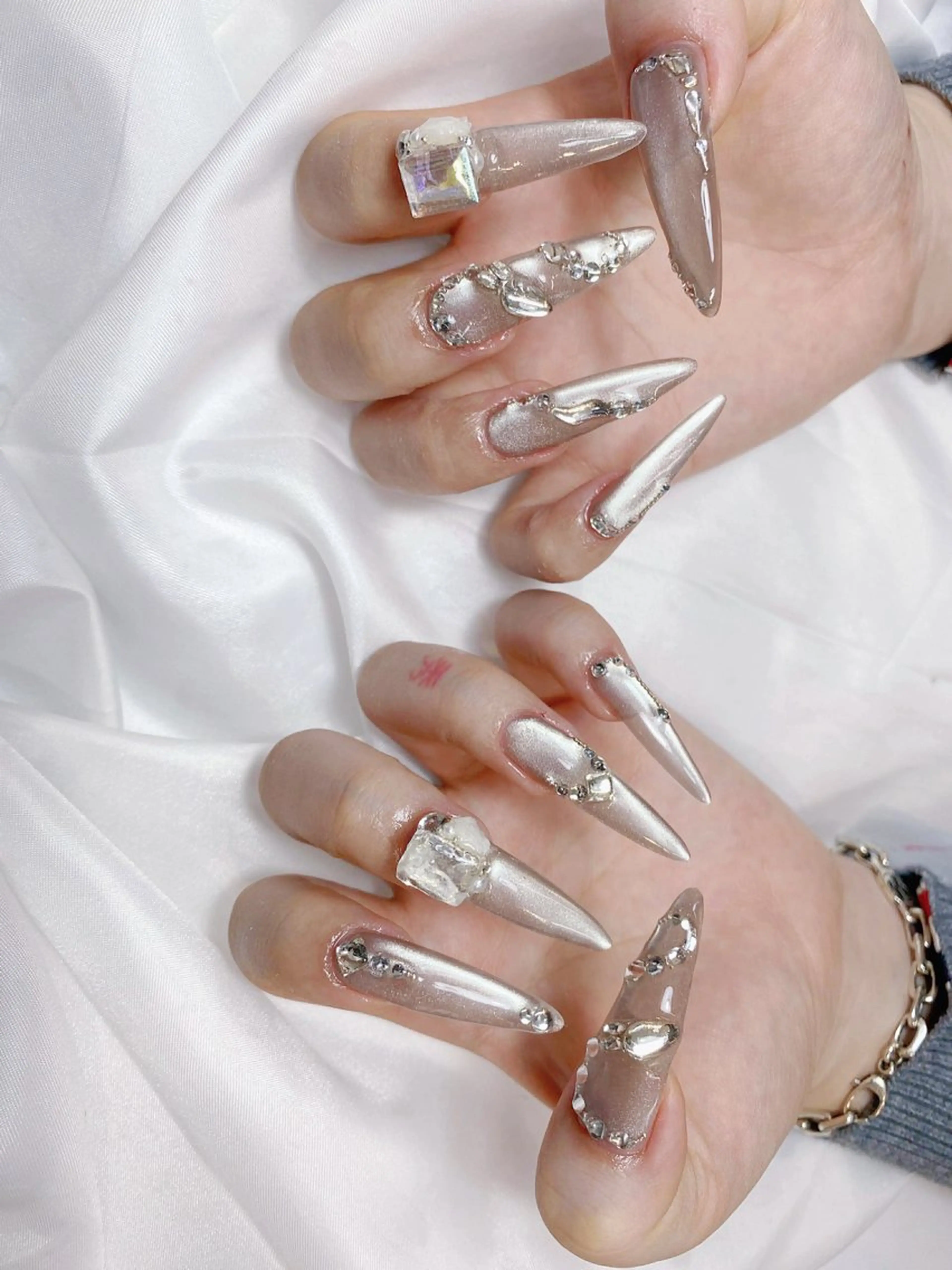 ネイル フラワーネイル ジェルネイル 韓国ネイル 持ち込み 春ネイル ハンドネイル Huyn Nail Studioのネイルデザイン