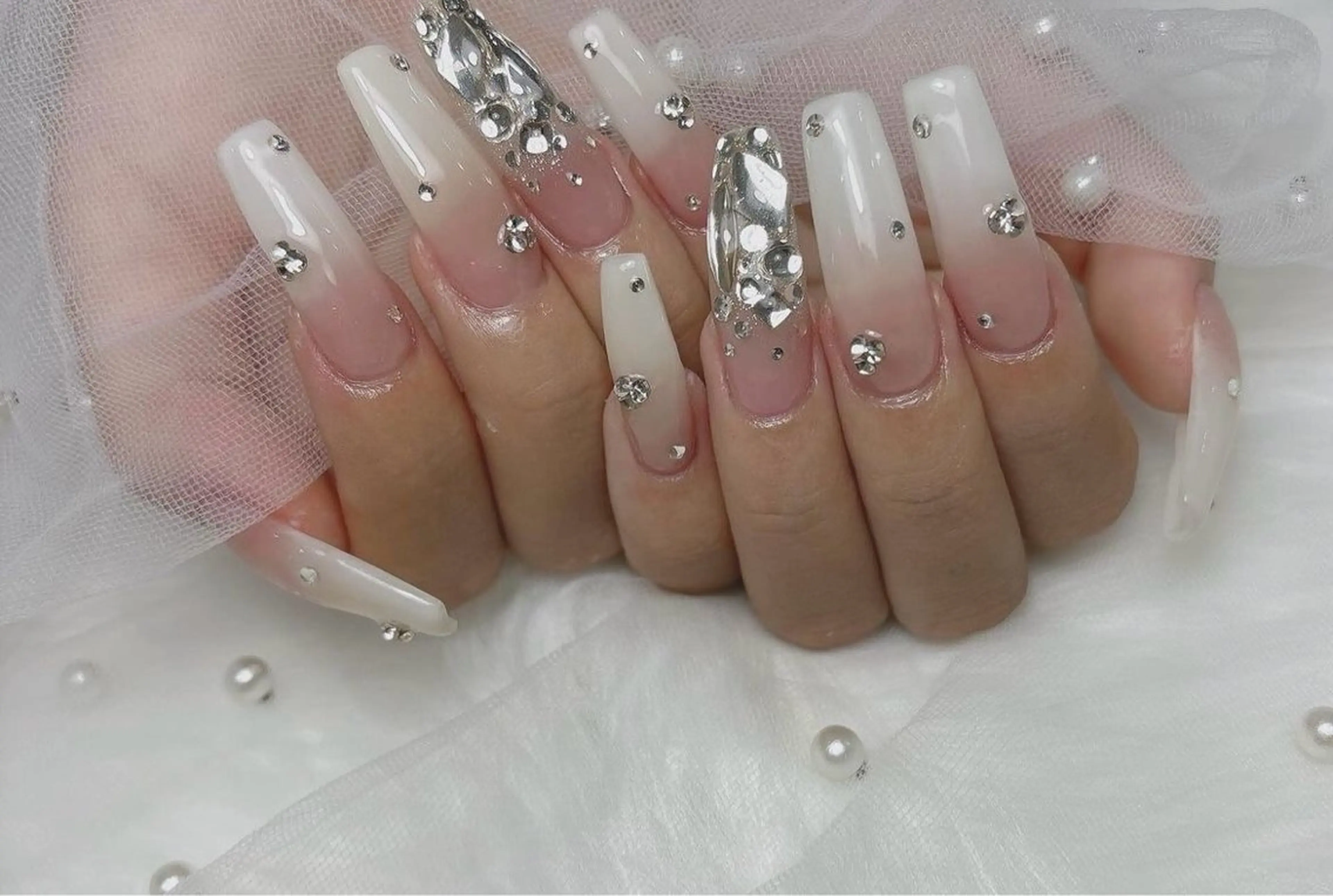 ネイル マグネットネイル ピンク ネイルチップ 冬ネイル クリスマス ハンドネイル Lee Nailsのネイルデザイン