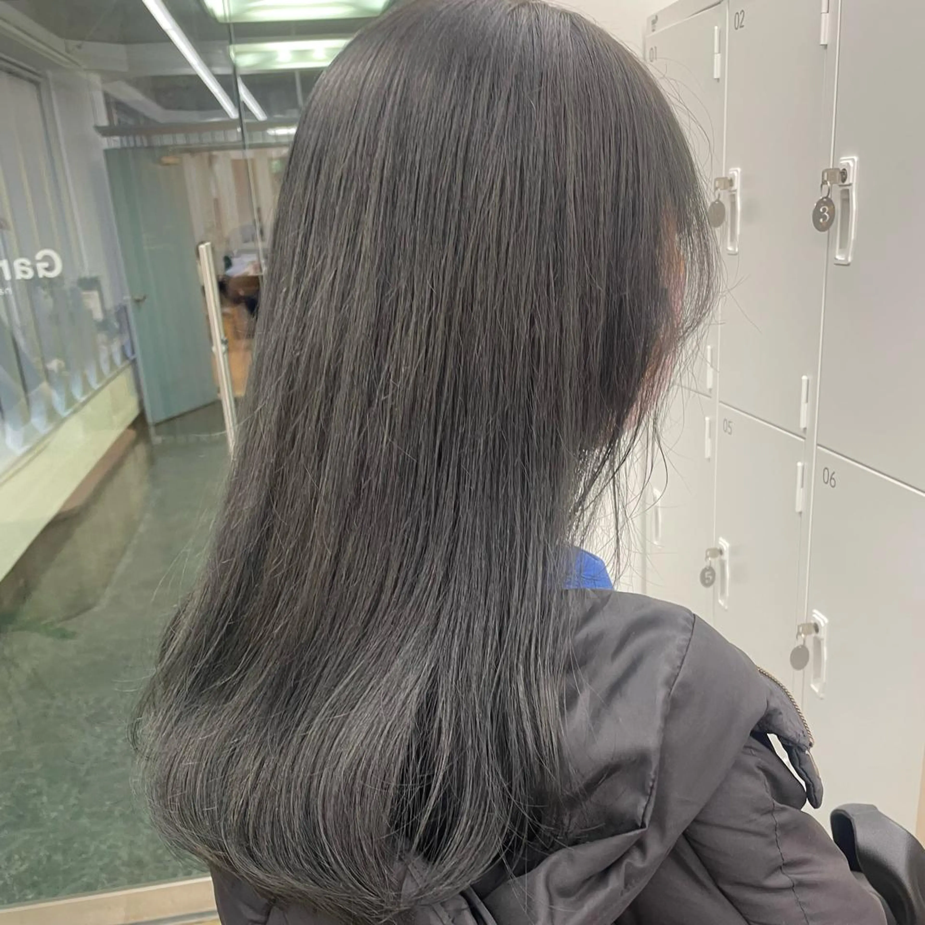 ミディアム カラー 肌に馴染む暗髪 梅田・増田のヘアスタイル