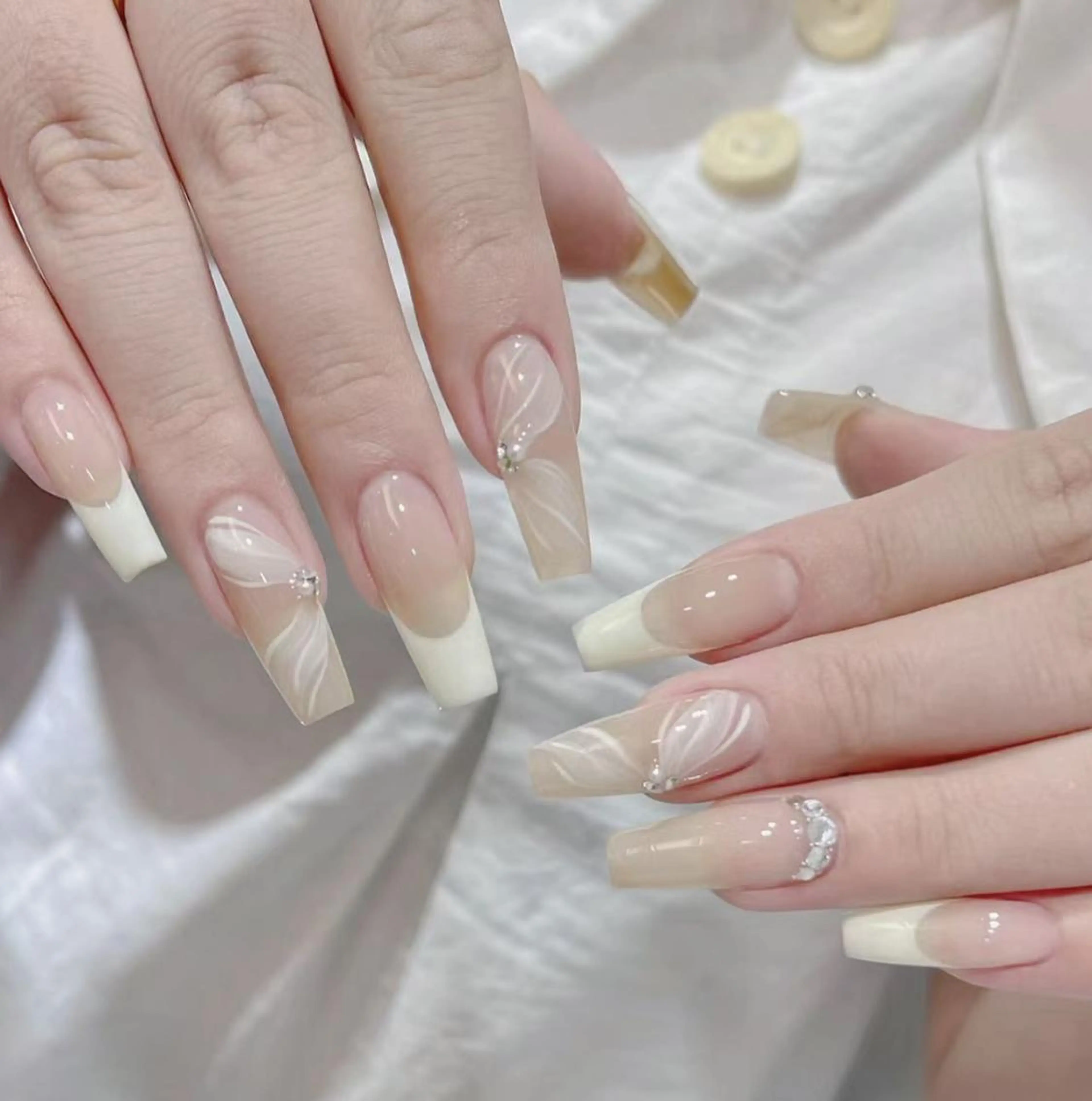 ネイル アートネイル 長さ出し ネイルチップ Queens momoのネイルデザイン