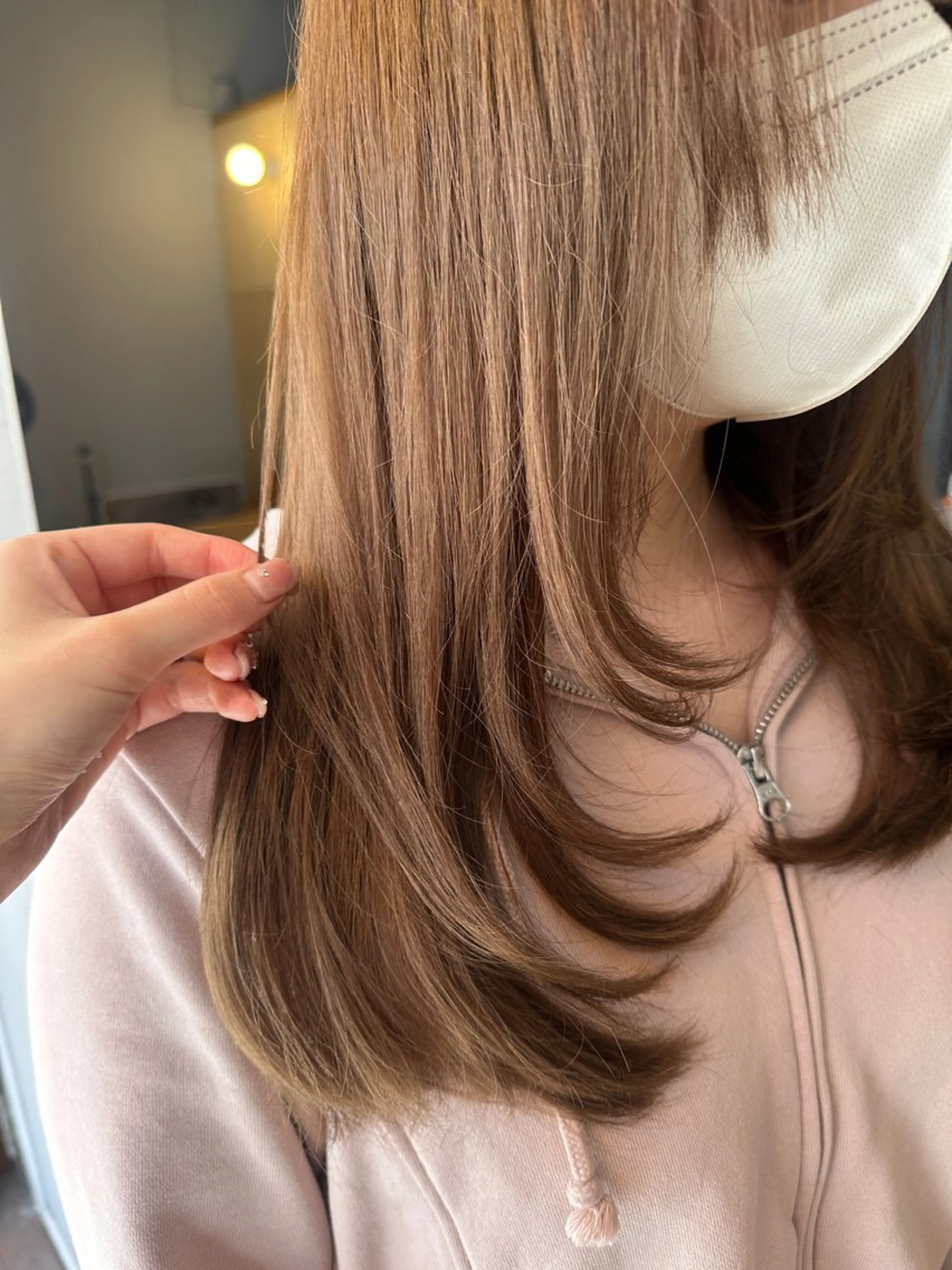ミディアム レイヤーカット カット ヘアカラー トリートメント miloc MOMOKAのヘアスタイル