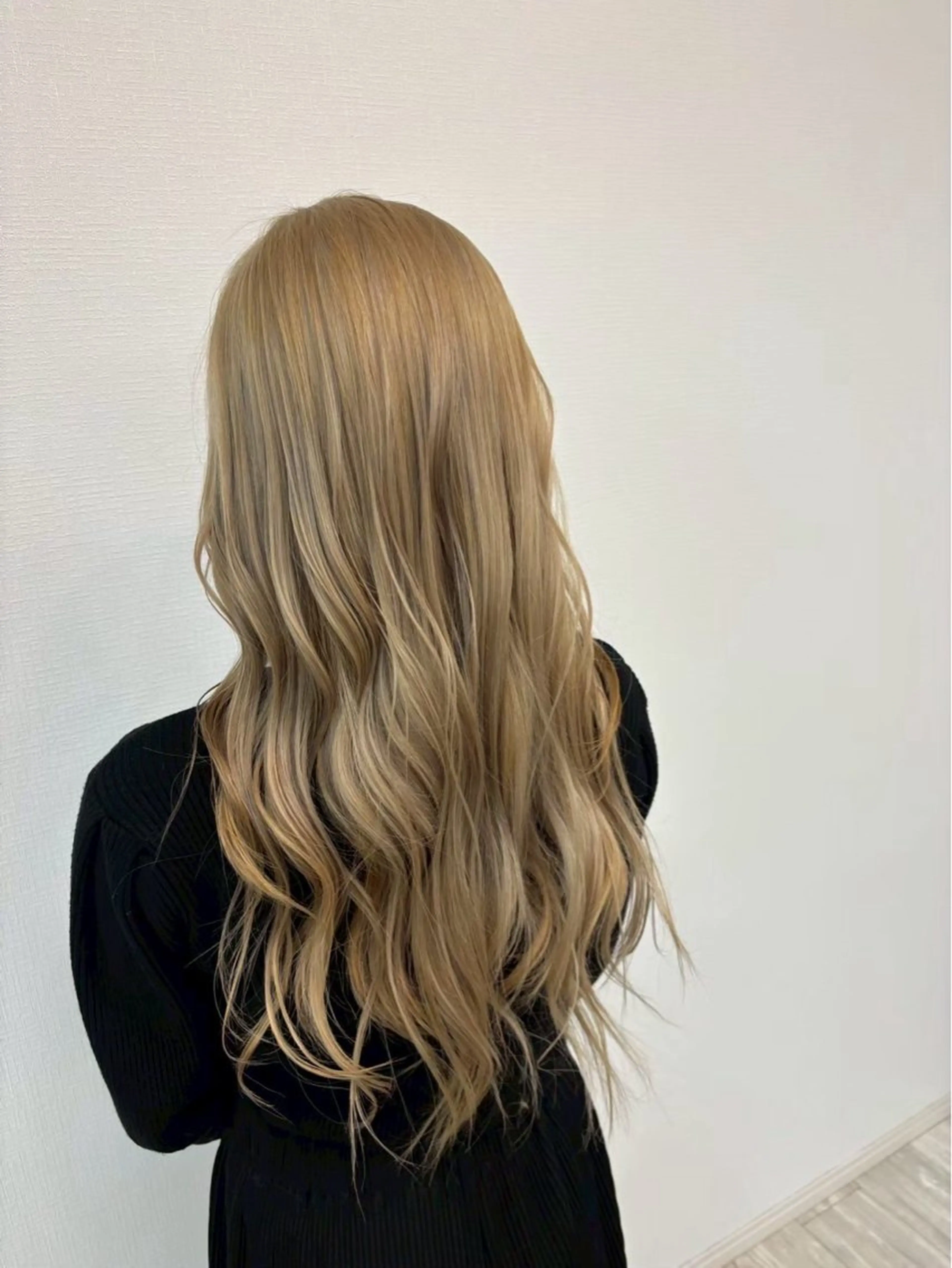 ロング カラー ベージュカラー hair design spica所属・二宮 真愛のヘアスタイル