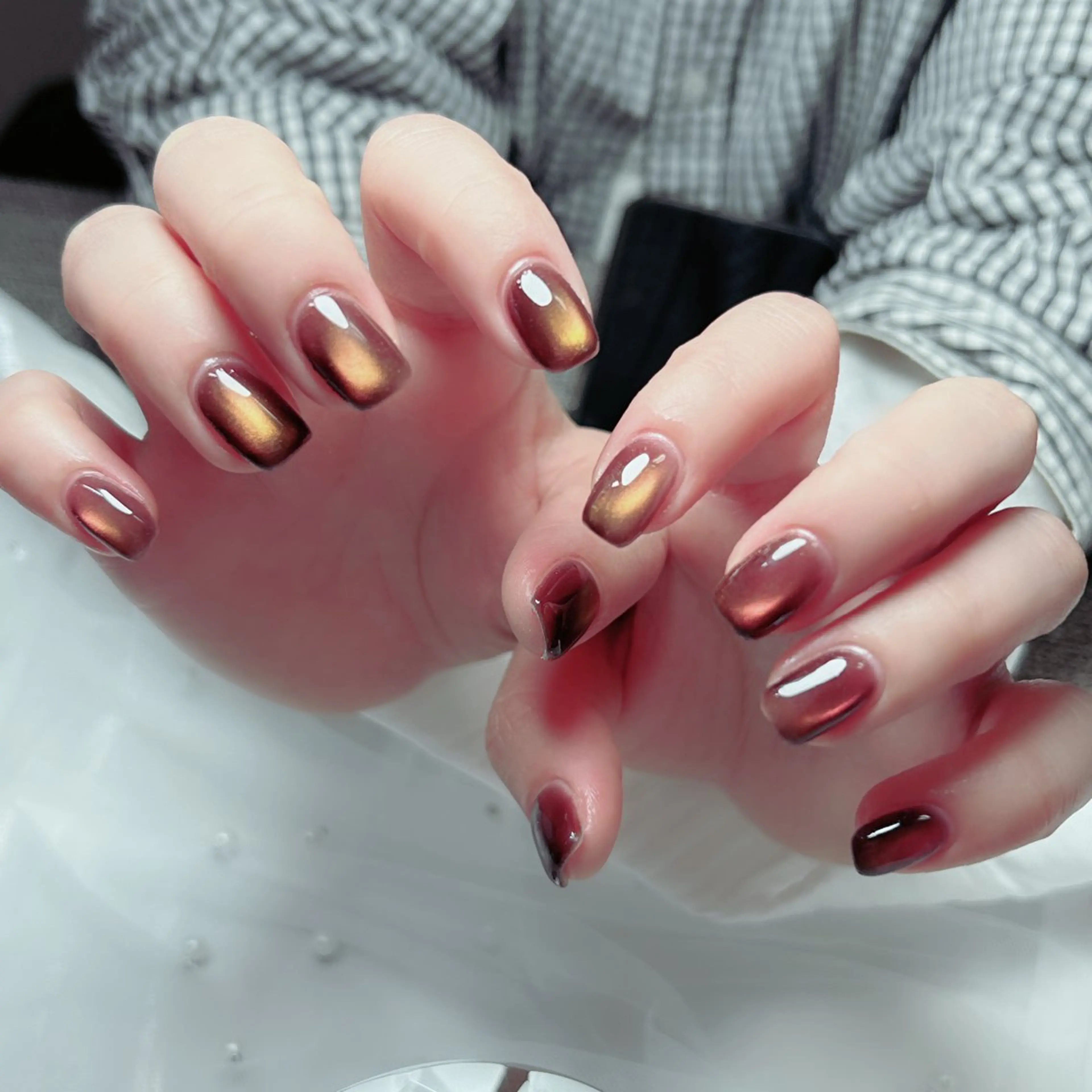 ネイル オーロラネイル フラワーネイル フレンチネイル キラキラネイル ラメ(グリッター) ハンドネイル Cute Tips nailのネイルデザイン