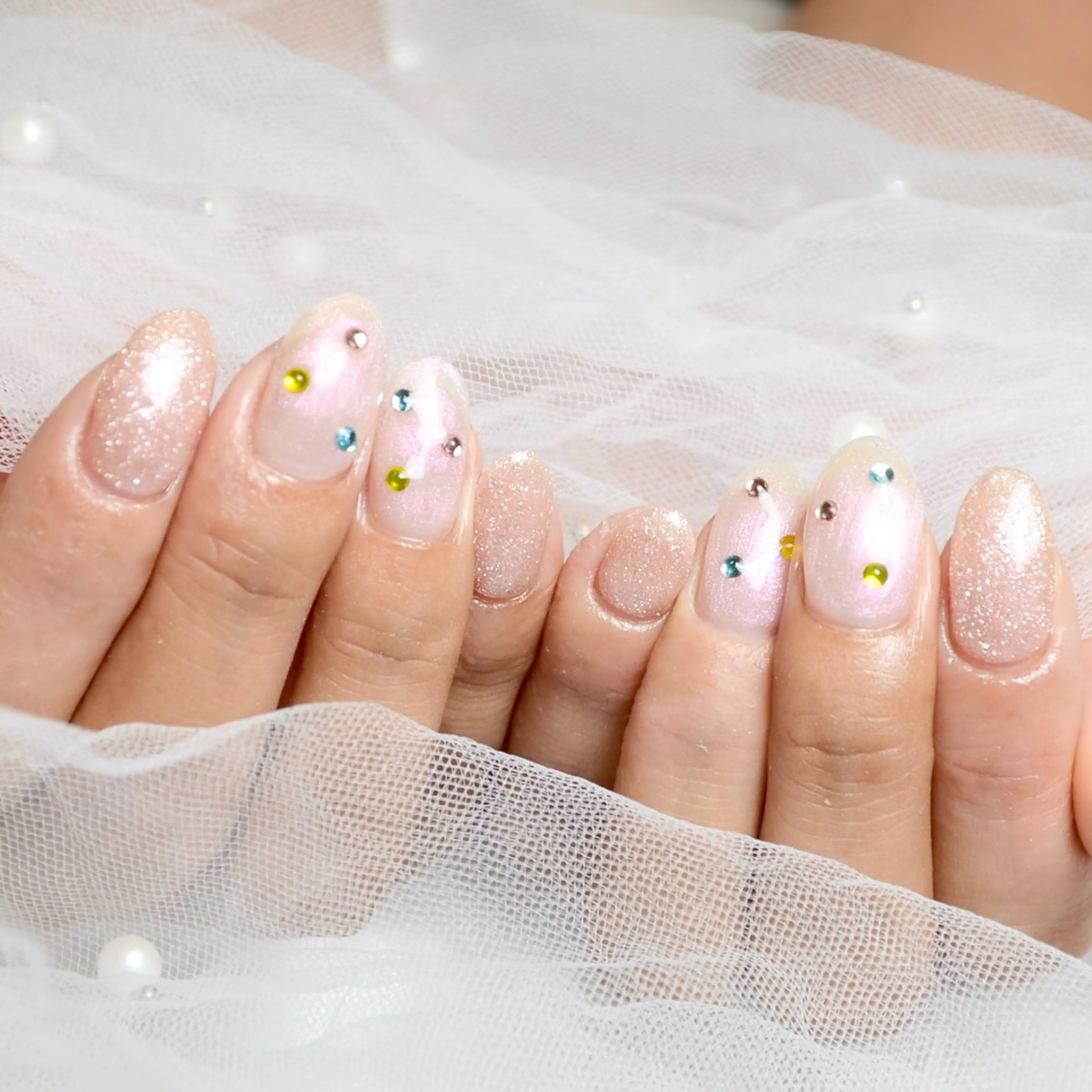 ネイル ガーリー キラキラネイル 韓国ネイル ラメ(グリッター) オフィスネイル ハンドネイル aitas | nanamiのネイルデザイン