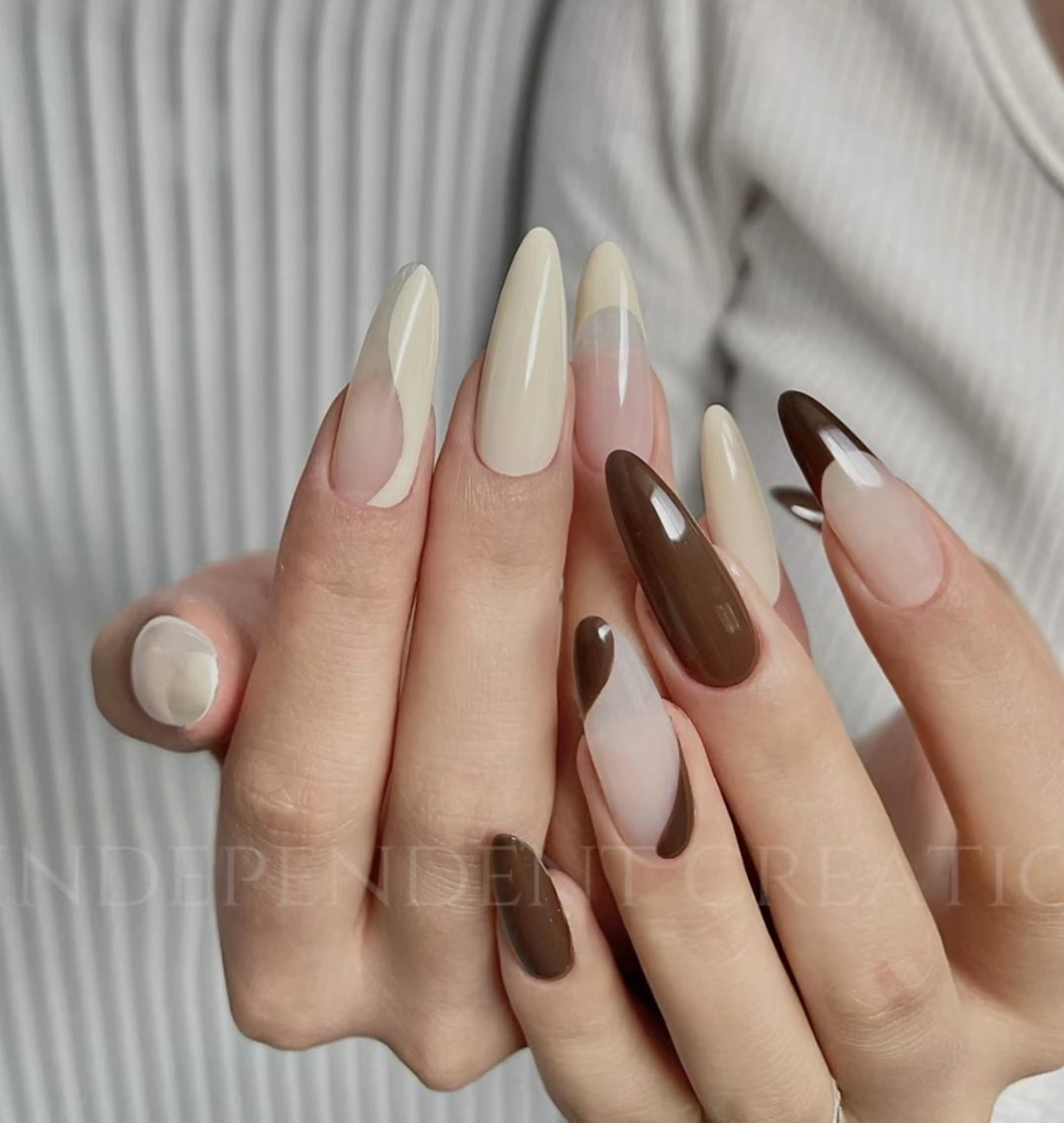 ネイル 長さ出し ネイルチップ Queens みなみのネイルデザイン