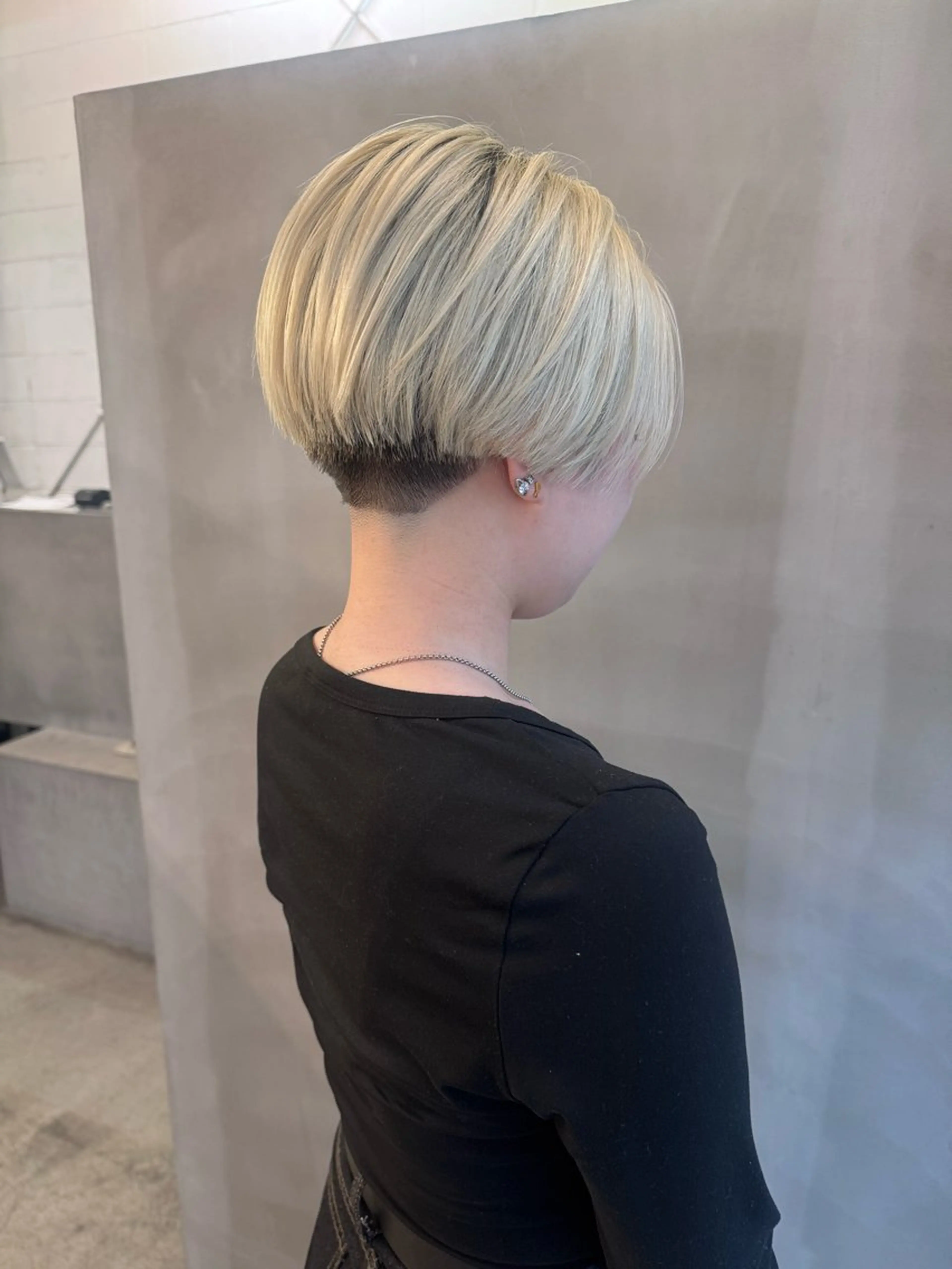 ショート ミワ ハナのヘアスタイル