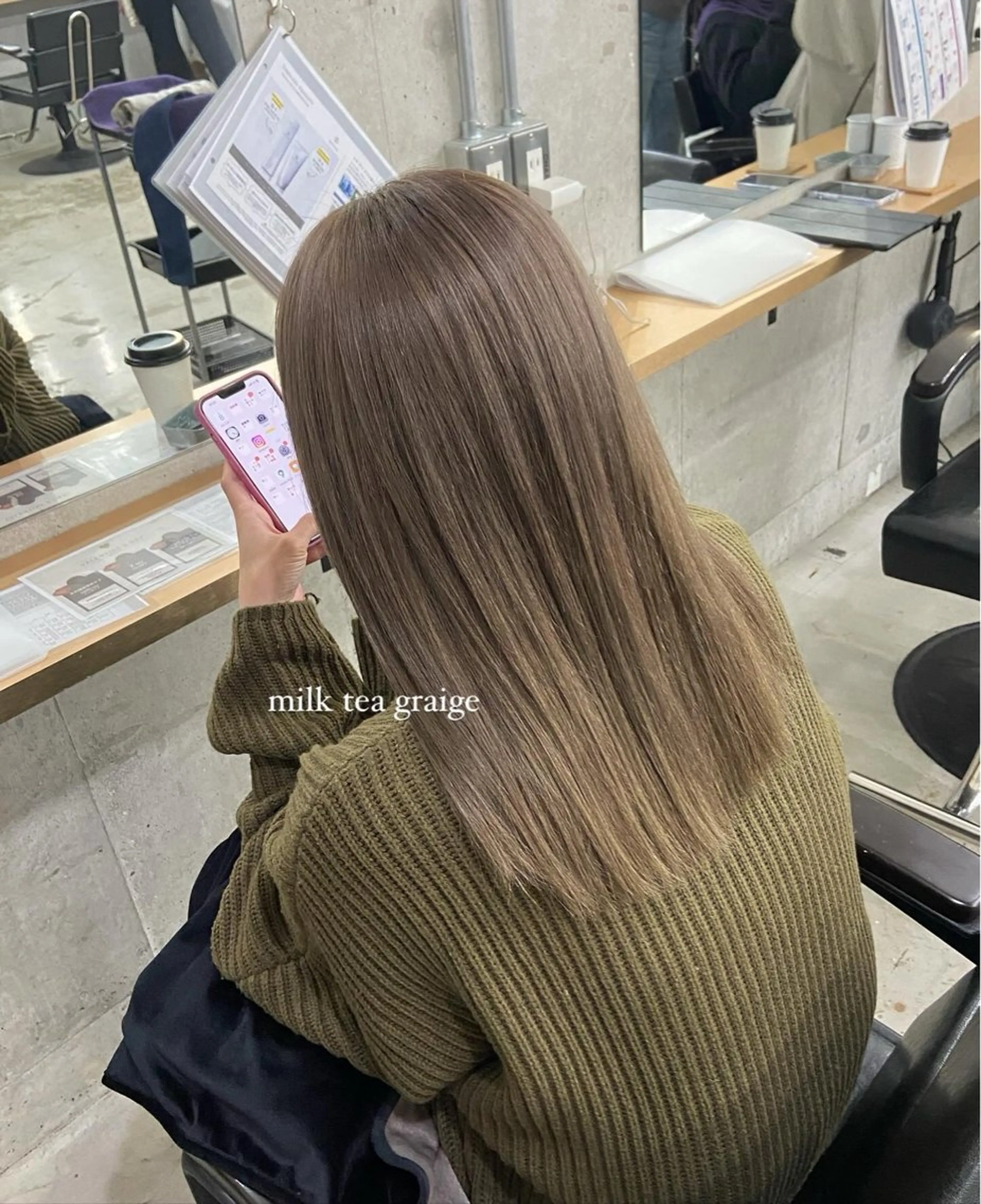 ロング カラー ブリーチ グレージュ ミルクティーグレージュ ヘアカラー 安住 日花のヘアスタイル