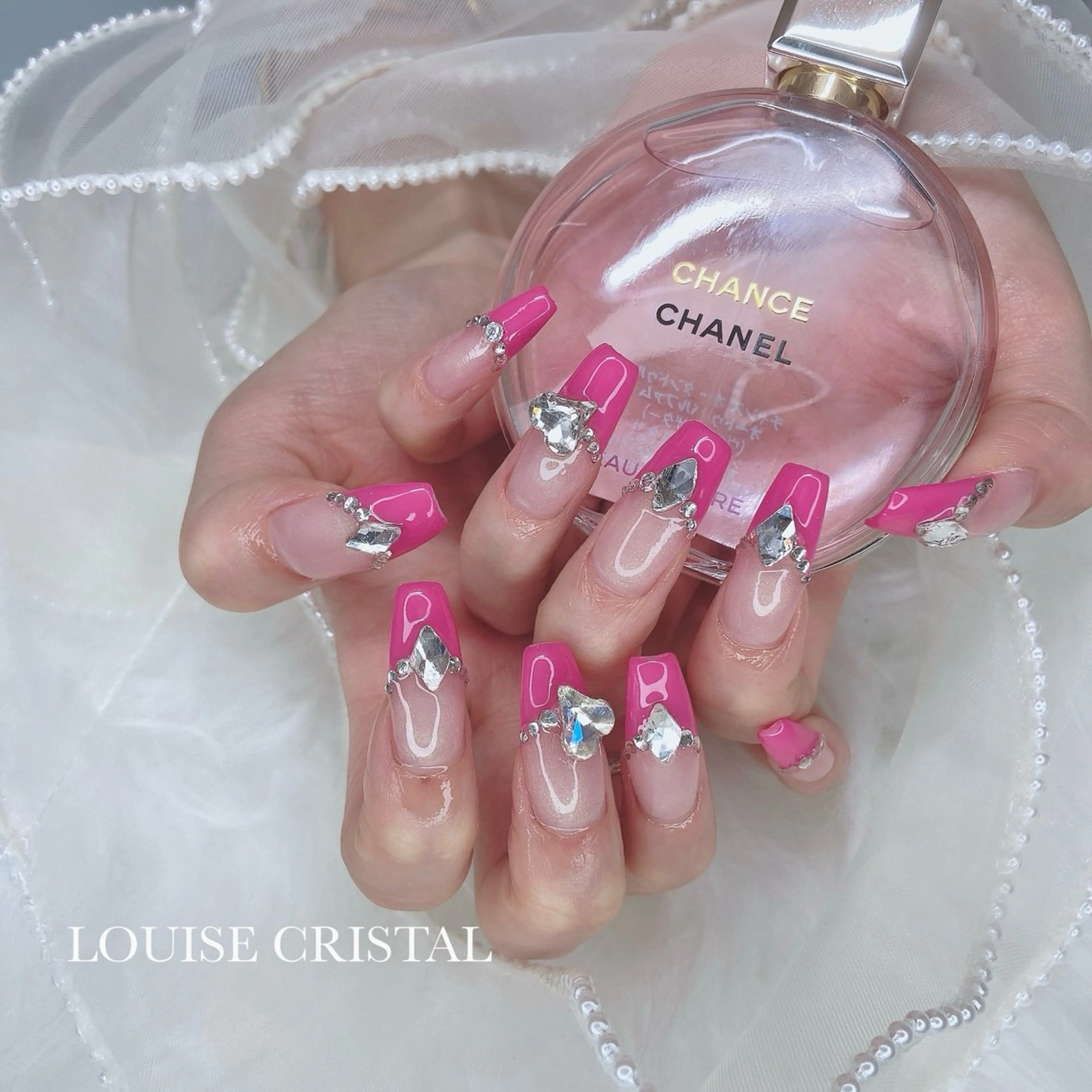 ネイル ハンドネイル LOUISE CRYSTALのネイルデザイン