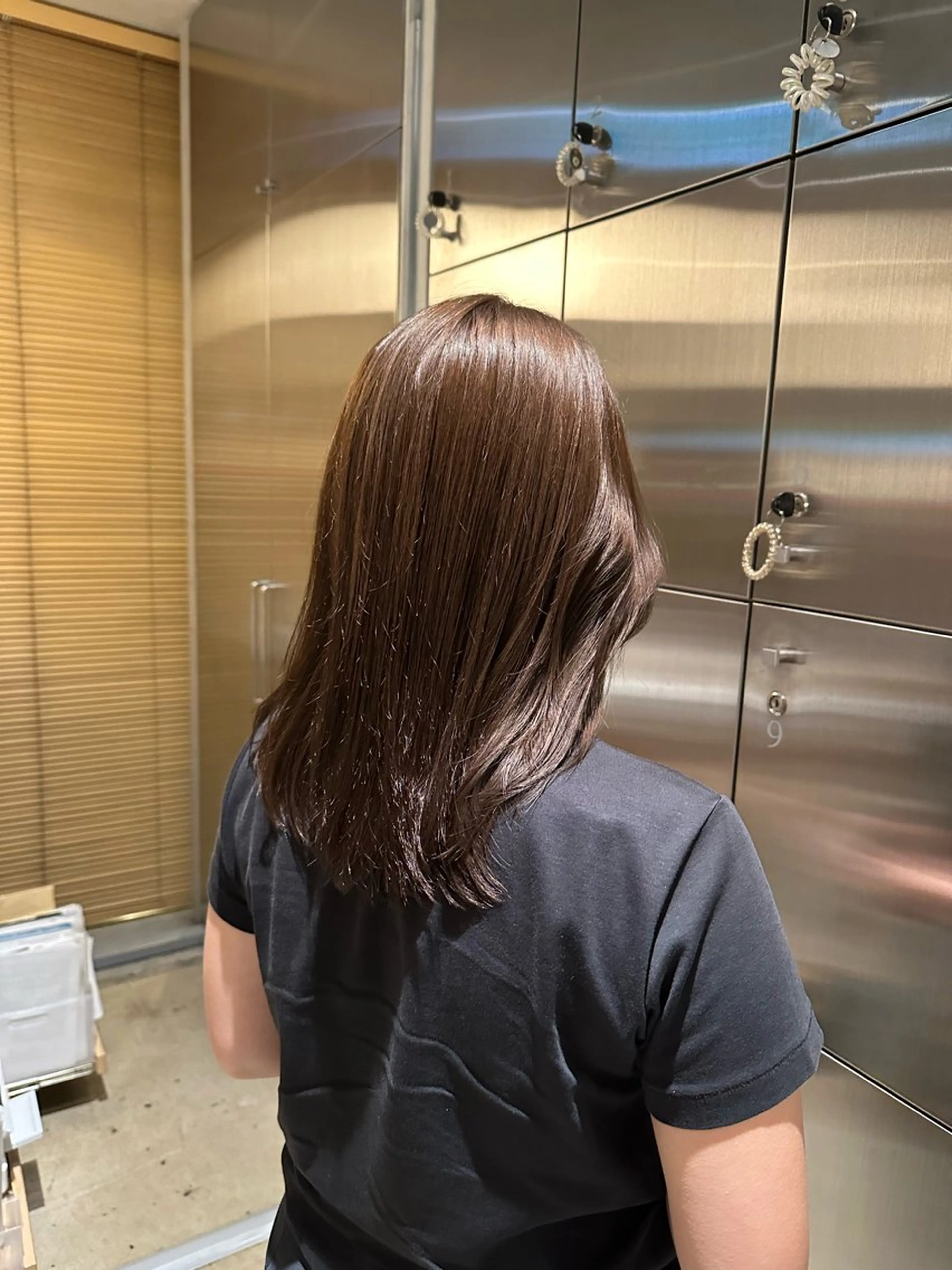 セミロング カラー ベージュカラー ブラウンカラー 透明感カラー 山田 麻海のヘアスタイル