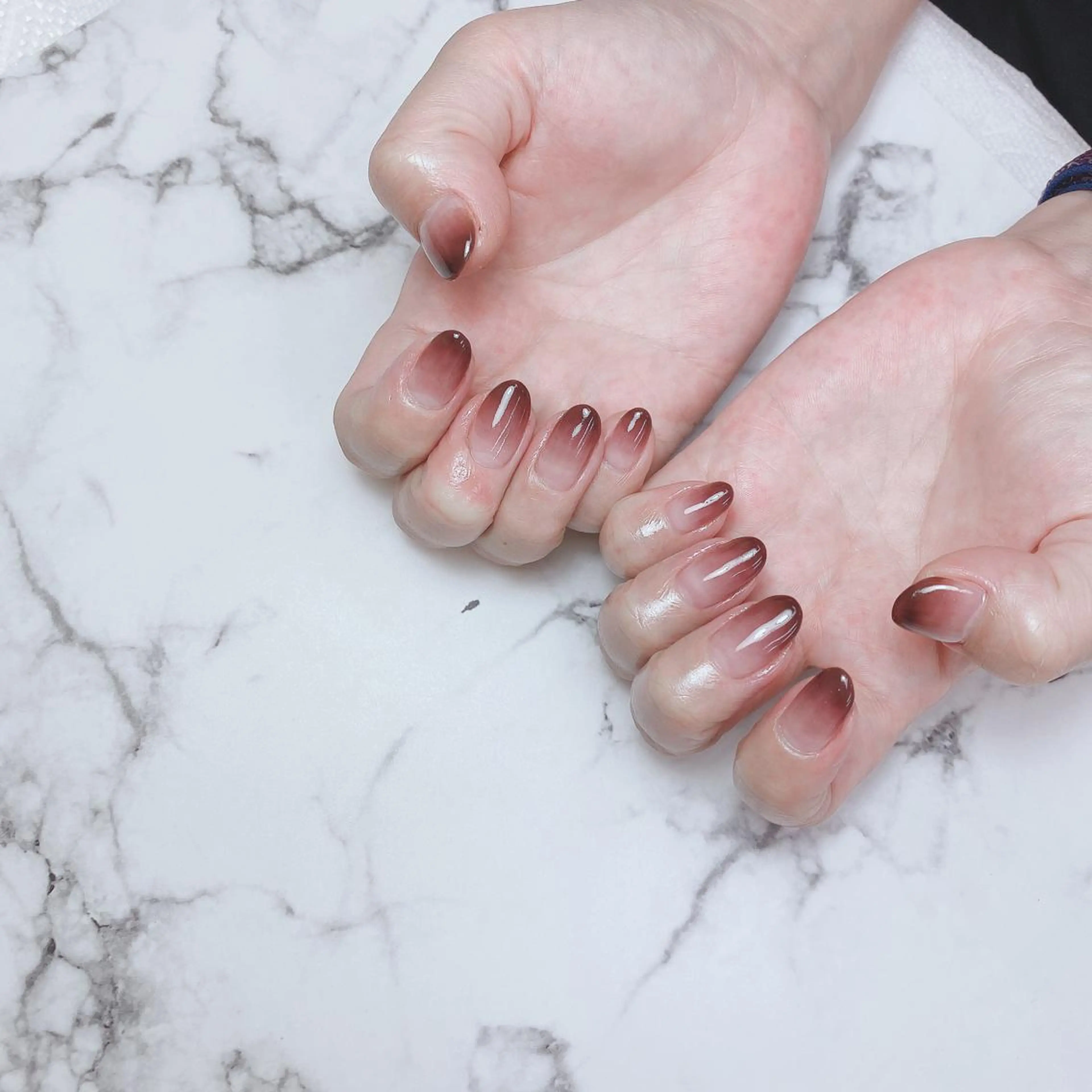 ミディアム ネイル グラデーション ハンドネイル 石原 夕華のネイルデザイン