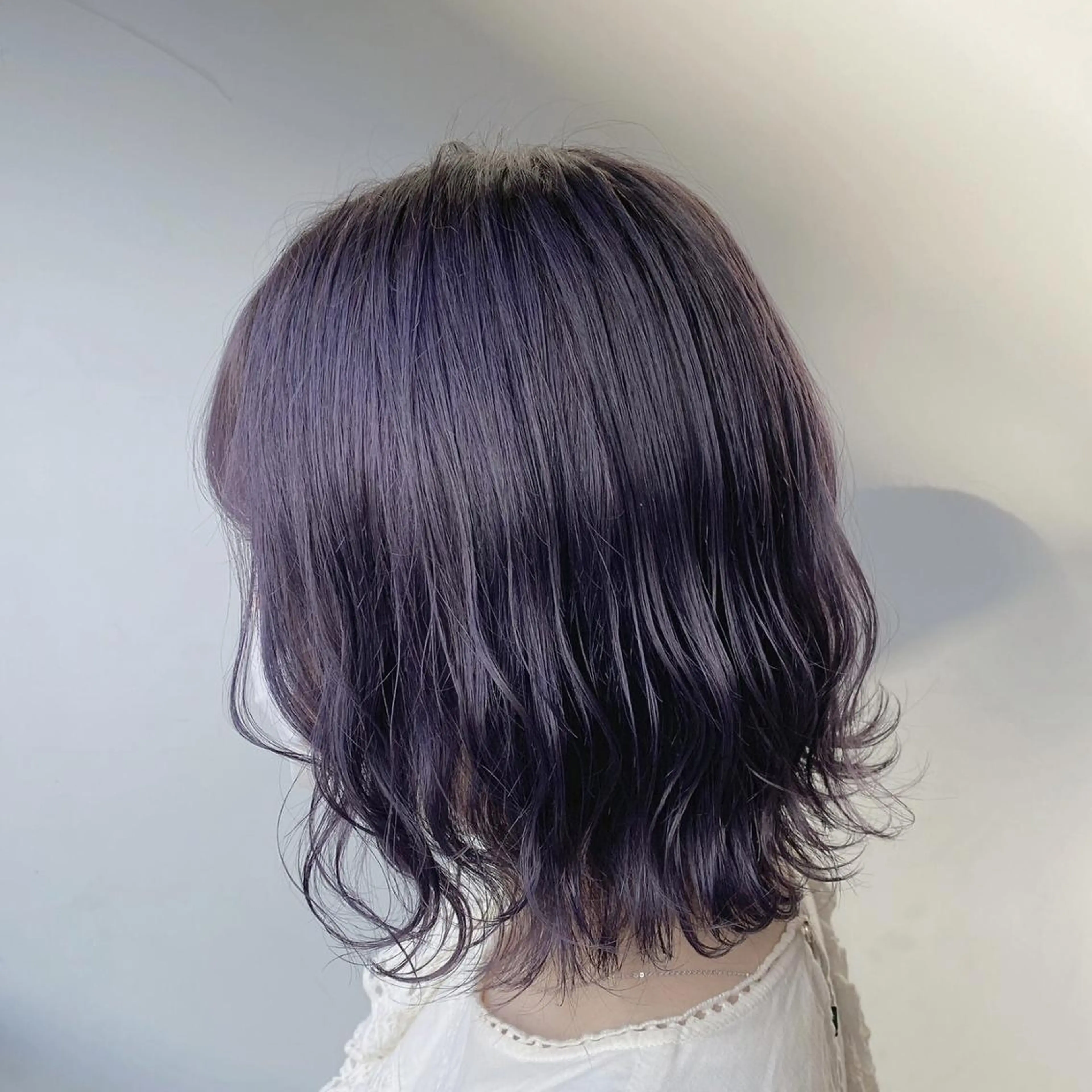 セミロング ヘアカラー トリートメント 🤍ハイトーン寒色 🤍MADOKAのヘアスタイル