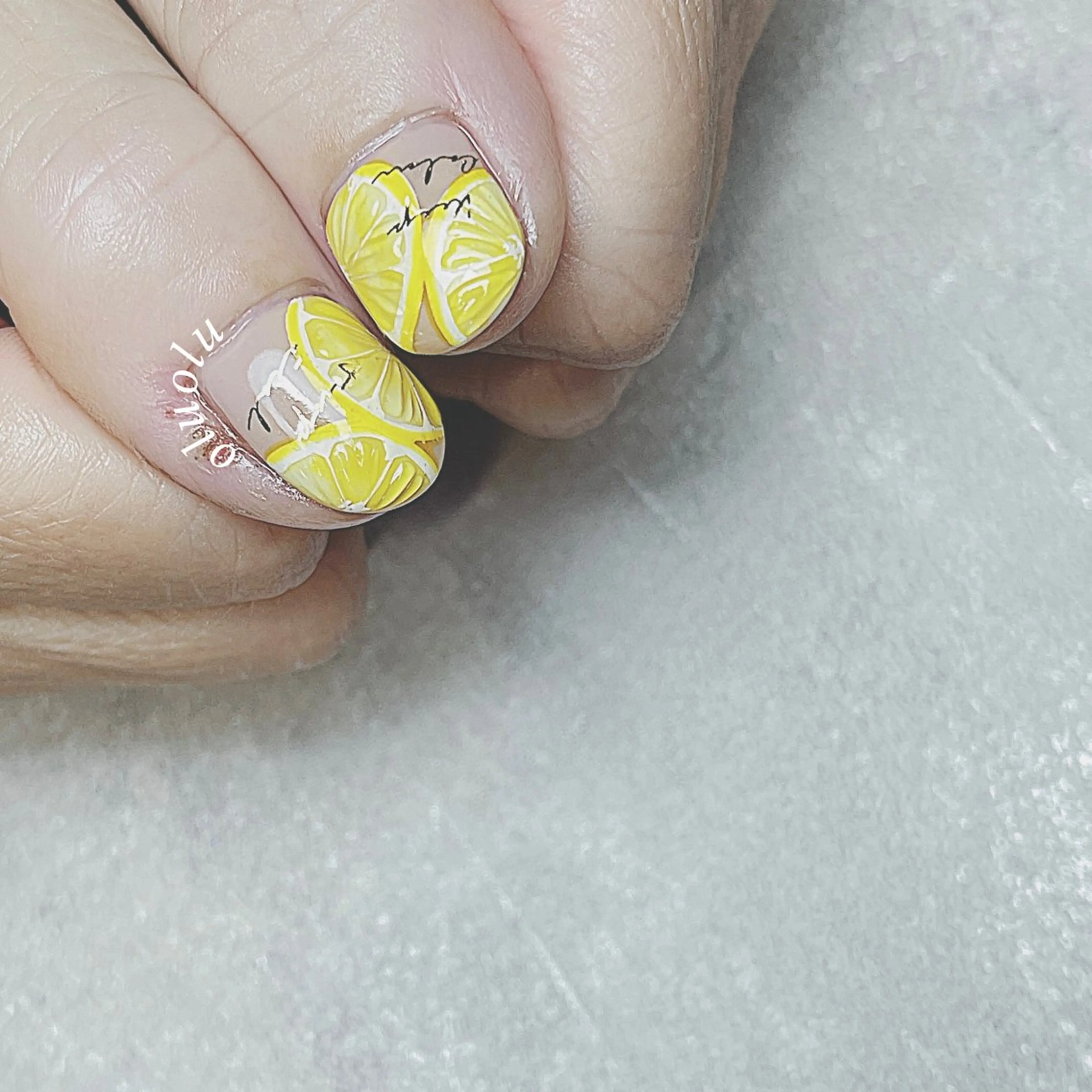 ネイル アートネイル フットネイル ニュアンスネイル 夏ネイル 黄色 ハンドネイル 大村 紬華のネイルデザイン