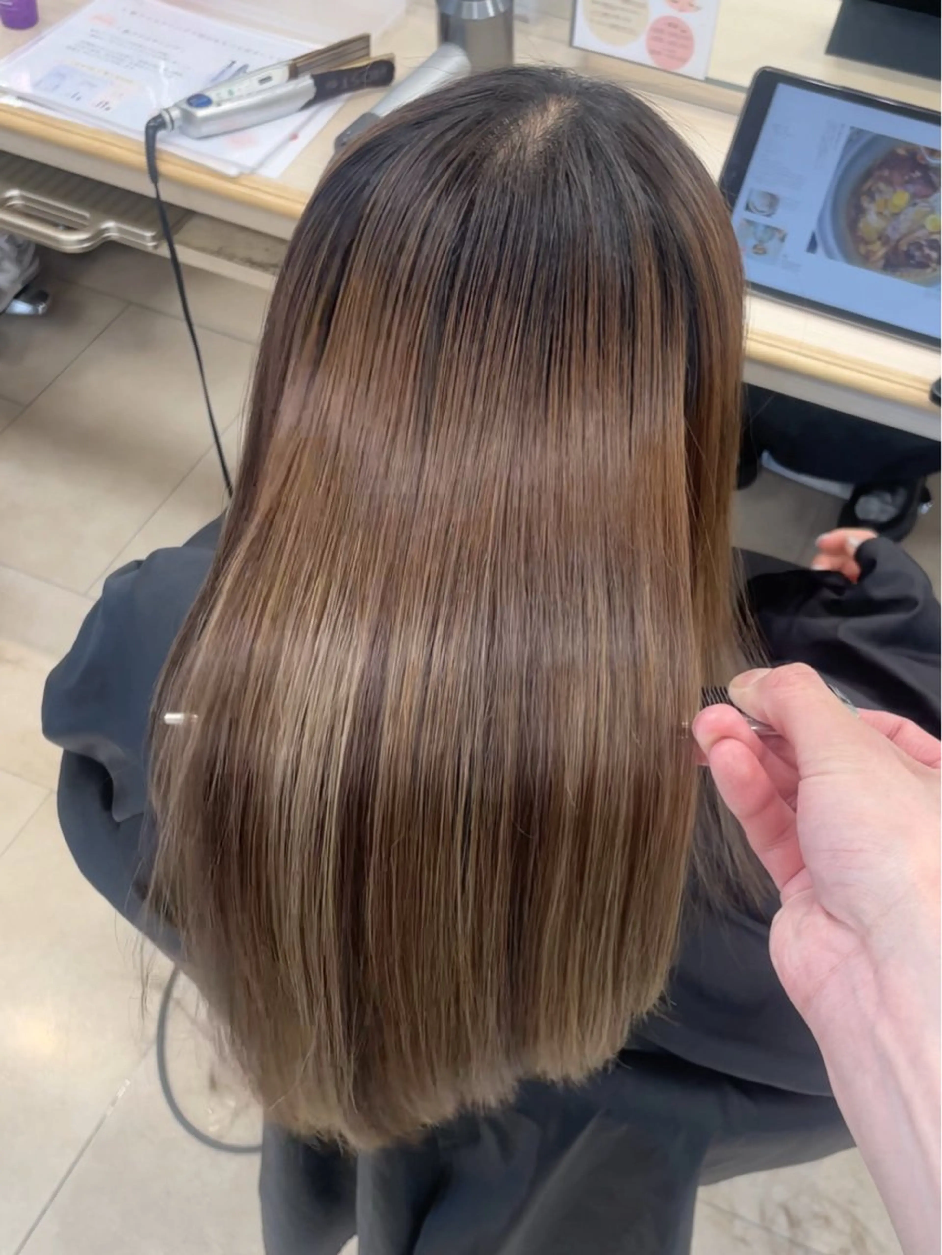ロング シャドウパーマ／骨格 矯正カット　トモキのヘアスタイル