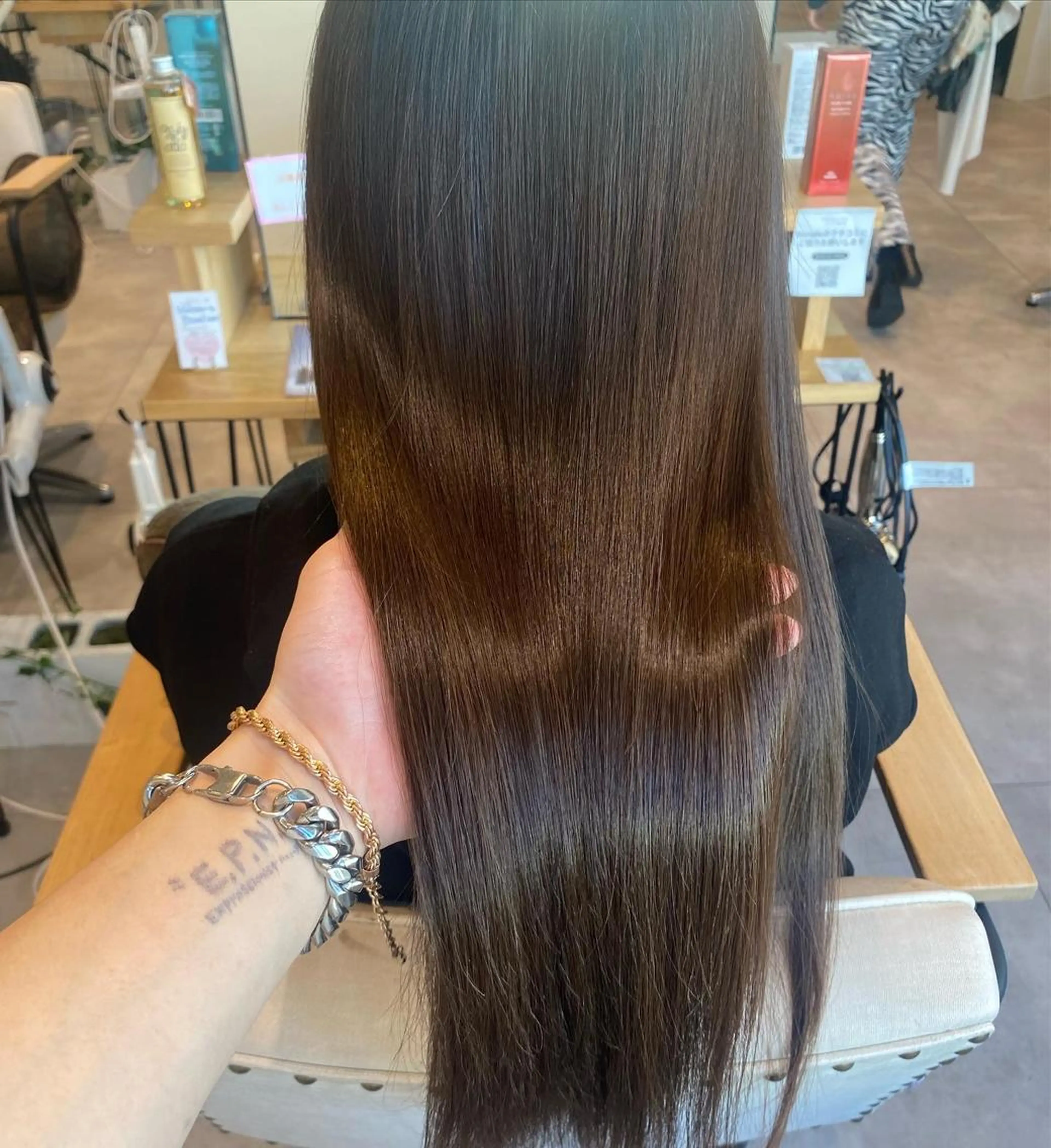 ミディアム 大阪ウルフカット ハッシュカットのヘアスタイル