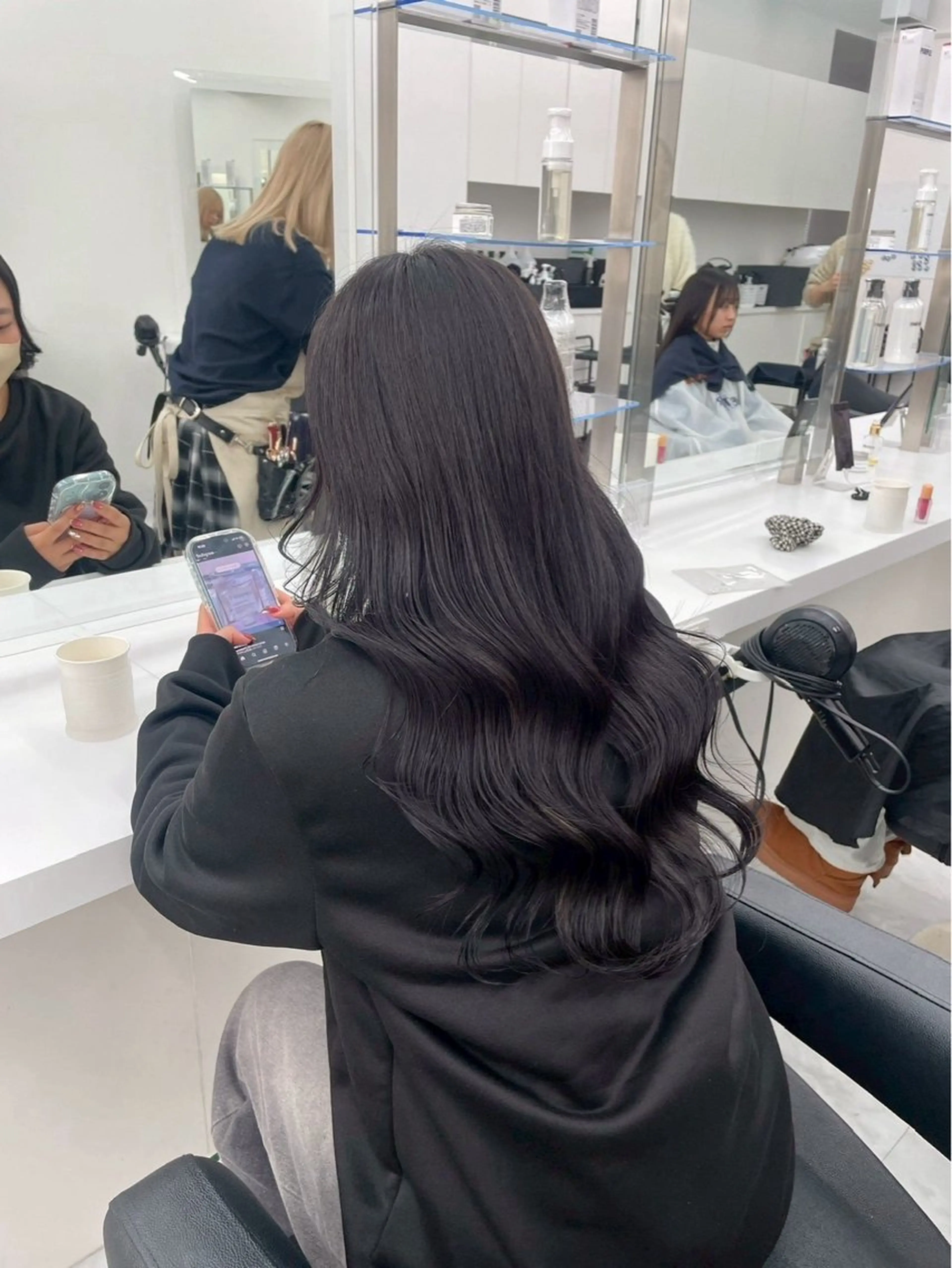 ロング カラー niina🖤 透明感×レイヤーのヘアスタイル