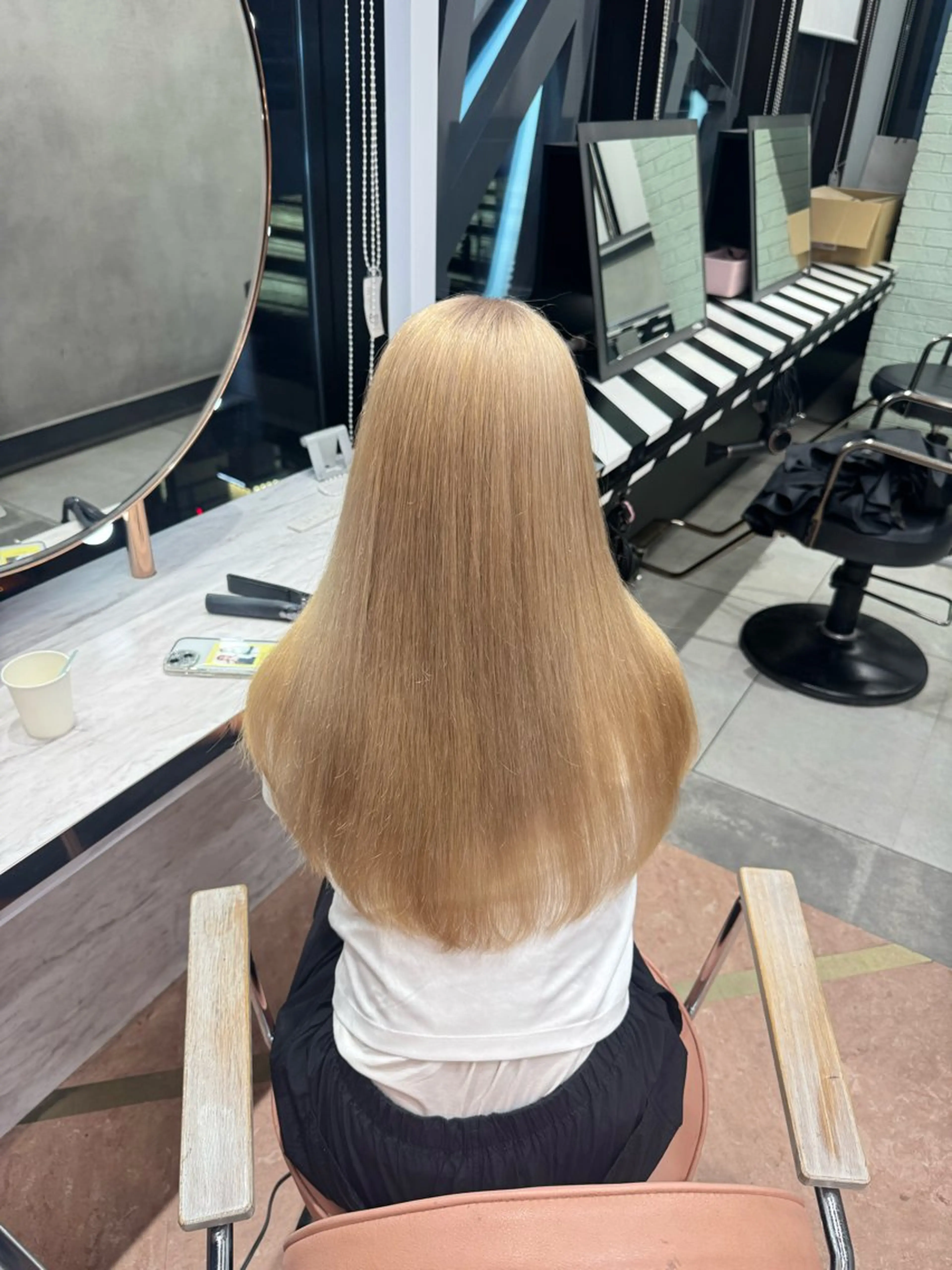 カラー ヘアカラー 🇰🇷韓国風ハイ トーンKANA🖤のヘアスタイル