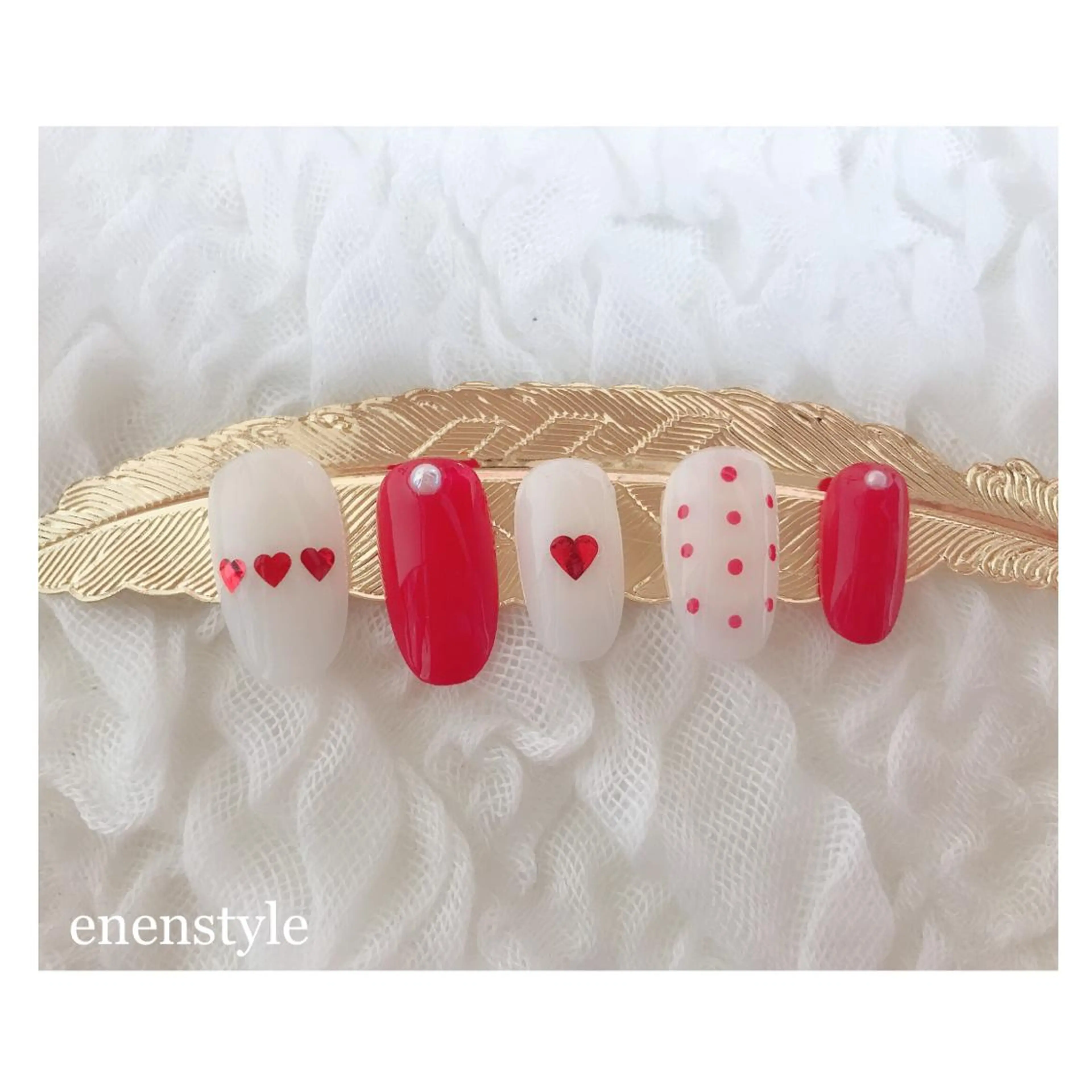 ショート ネイル ジェルネイル ハート ニュアンスネイル オフィスネイル シンプルネイル ハンドネイル 👑enen style👑のネイルデザイン